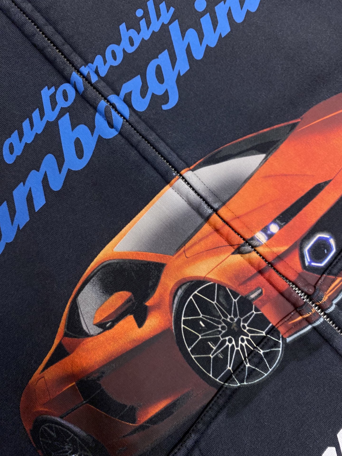 🌟🌟Balenciaga，BLCG汽车拉链连帽卫衣
采用纯棉材质，穿上身超级舒服，那种柔软亲肤的感觉，特