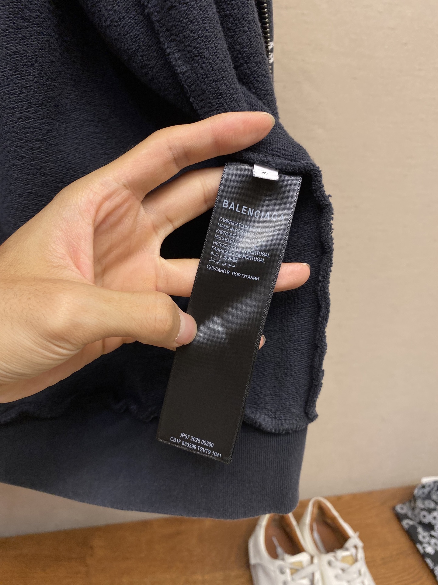 🌟🌟Balenciaga，BLCG汽车拉链连帽卫衣
采用纯棉材质，穿上身超级舒服，那种柔软亲肤的感觉，特