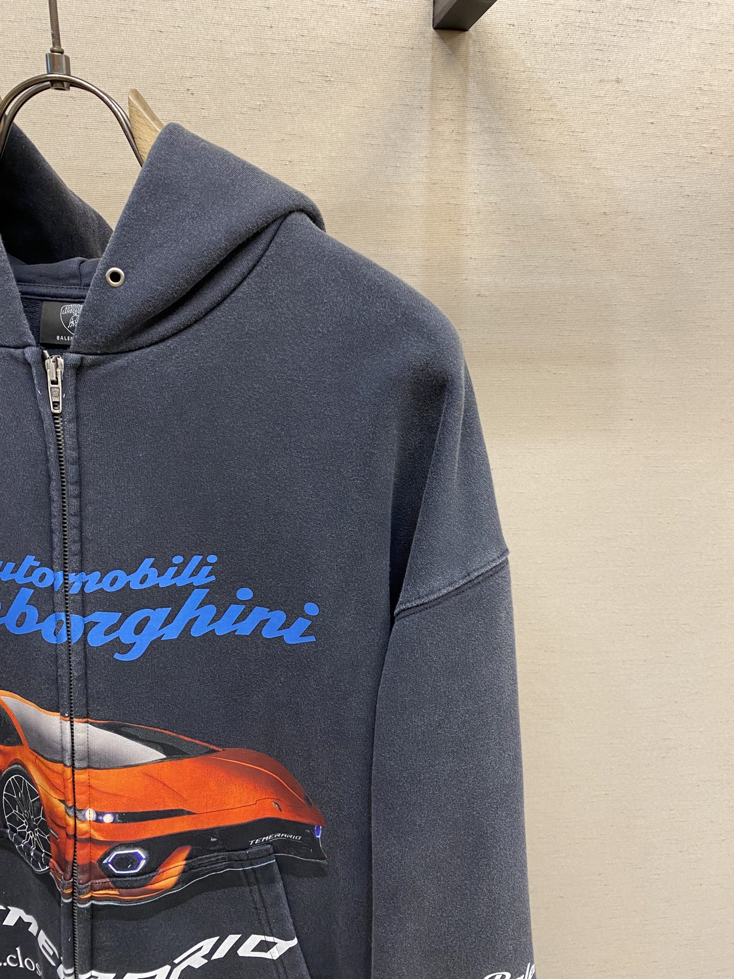 🌟🌟Balenciaga，BLCG汽车拉链连帽卫衣
采用纯棉材质，穿上身超级舒服，那种柔软亲肤的感觉，特