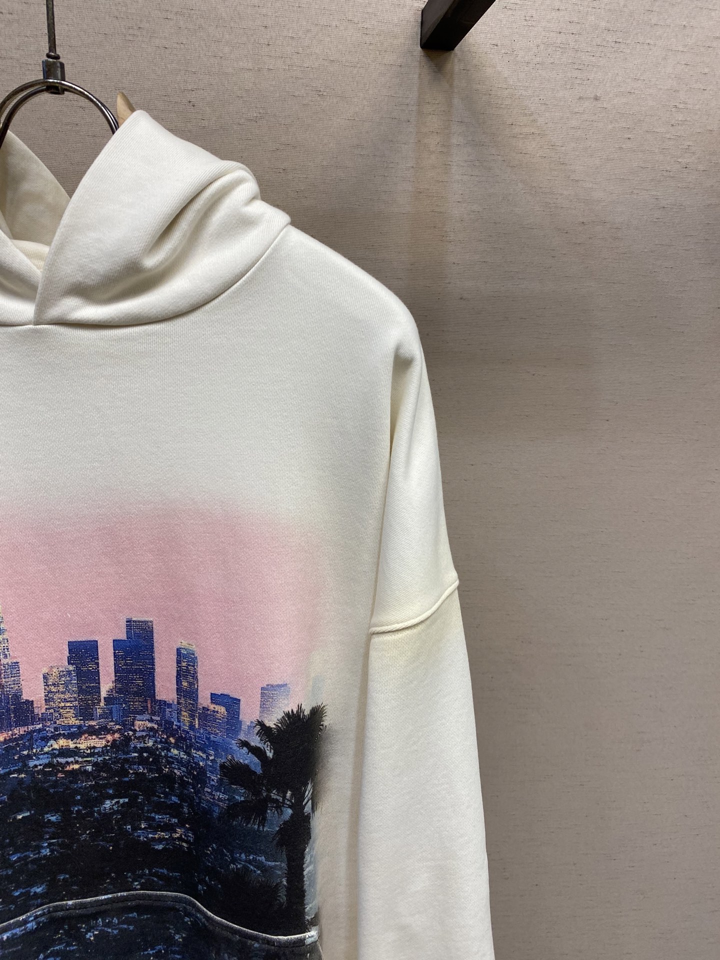 🌟🌟Balenciaga、BLCG/25 洛杉矶夜景帽衫连帽卫衣。
城市夜晚印花极为清晰。区别市场模糊不