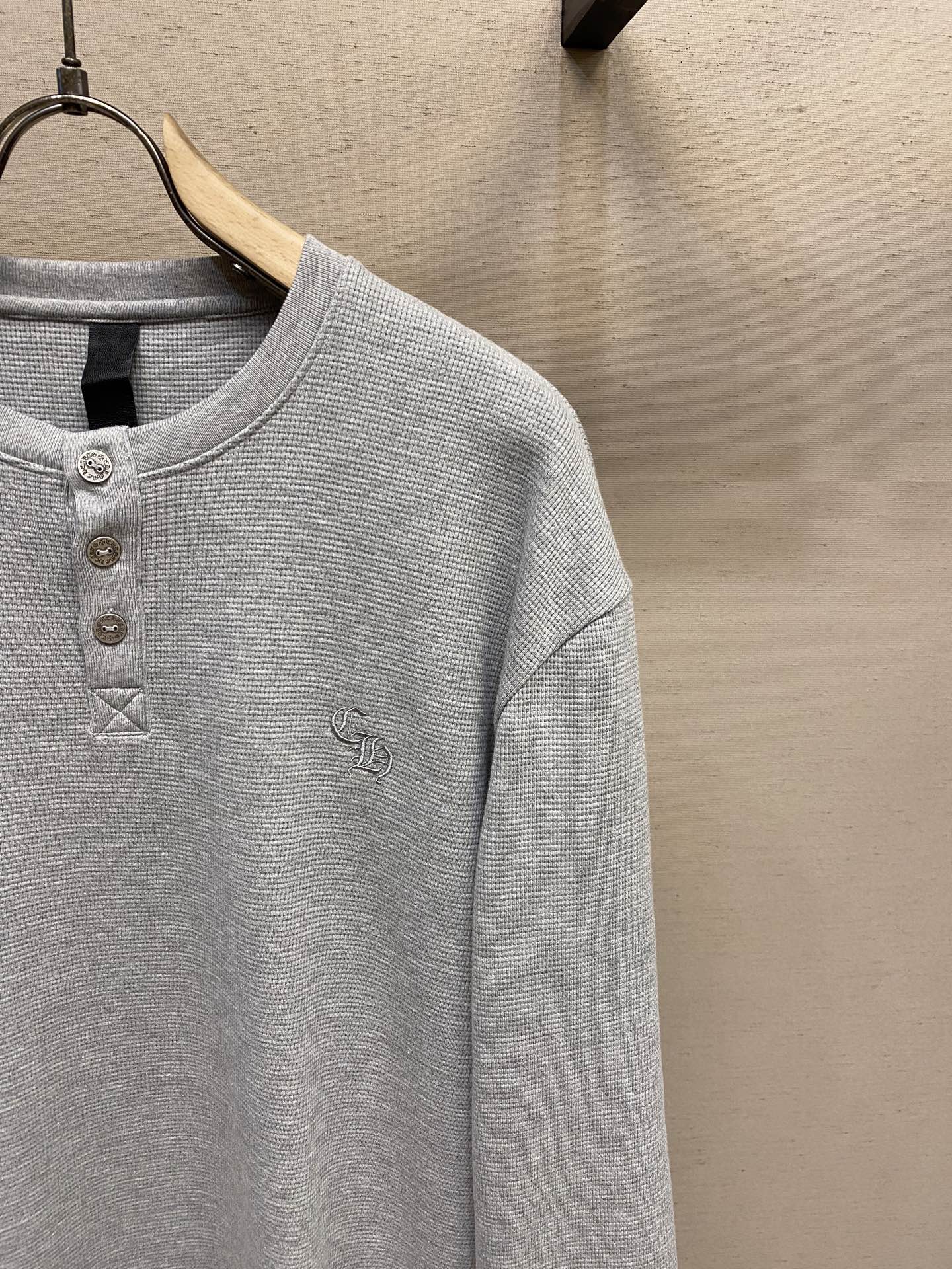 🌟🌟 Chrome Heart  CH/25 梵文亨利领华夫格加厚长袖T恤。类似卫衣。面料采用洗前350