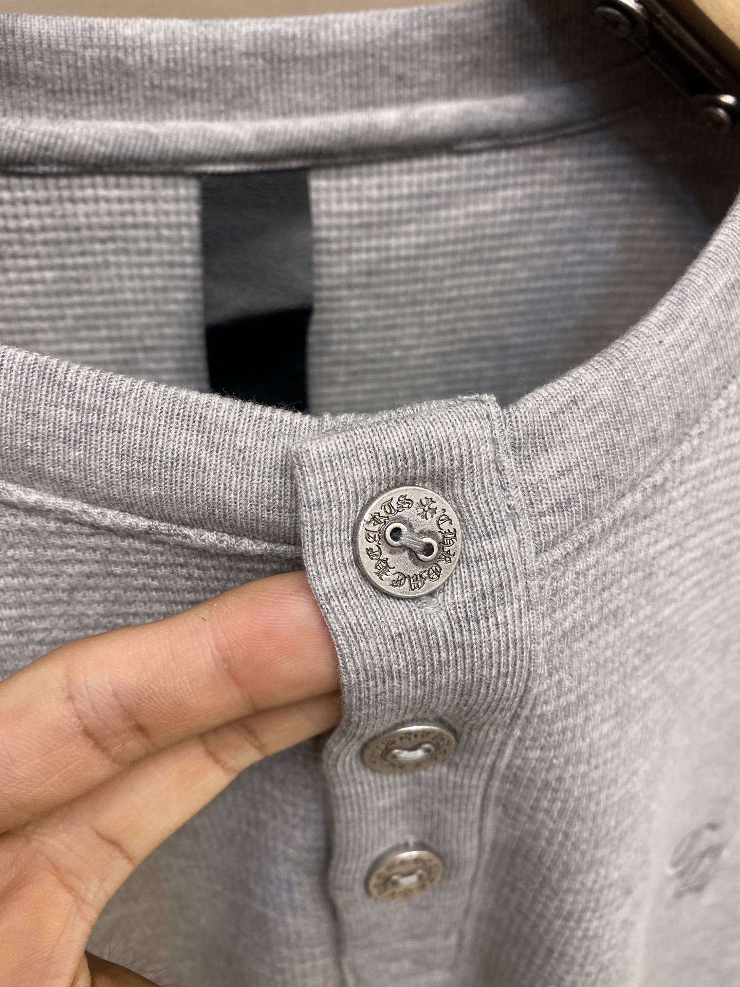 🌟🌟 Chrome Heart  CH/25 梵文亨利领华夫格加厚长袖T恤。类似卫衣。面料采用洗前350