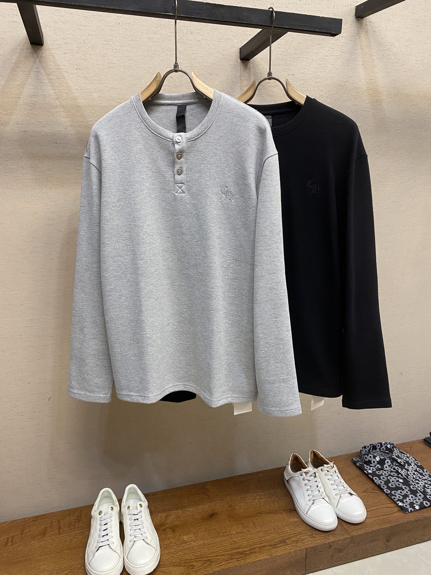 🌟🌟 Chrome Heart  CH/25 梵文亨利领华夫格加厚长袖T恤。类似卫衣。面料采用洗前350