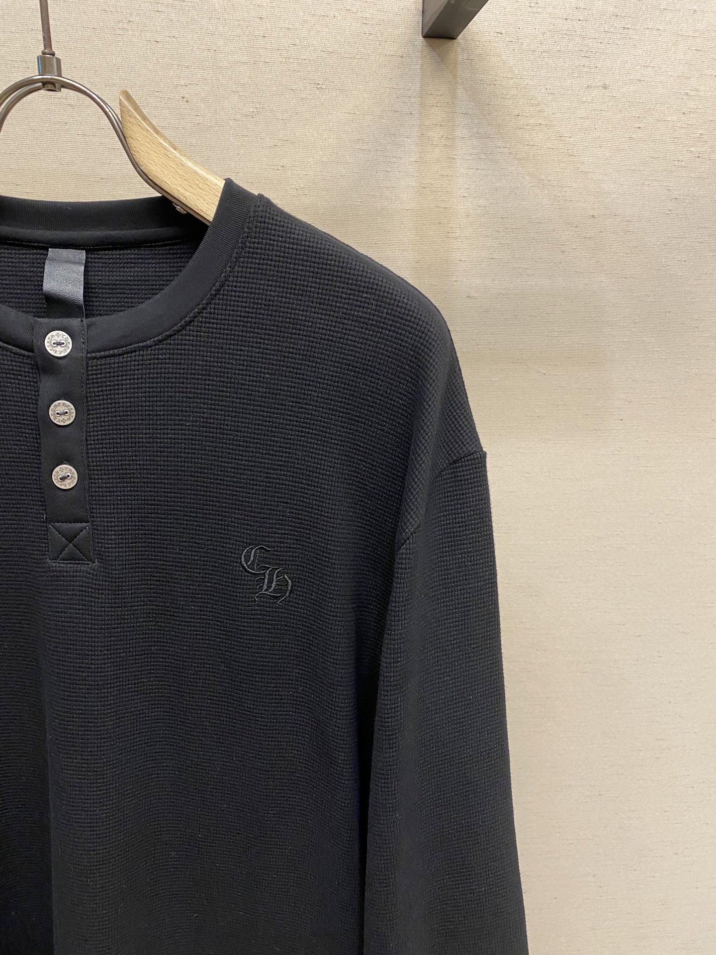 🌟🌟 Chrome Heart  CH/25 梵文亨利领华夫格加厚长袖T恤。类似卫衣。面料采用洗前350