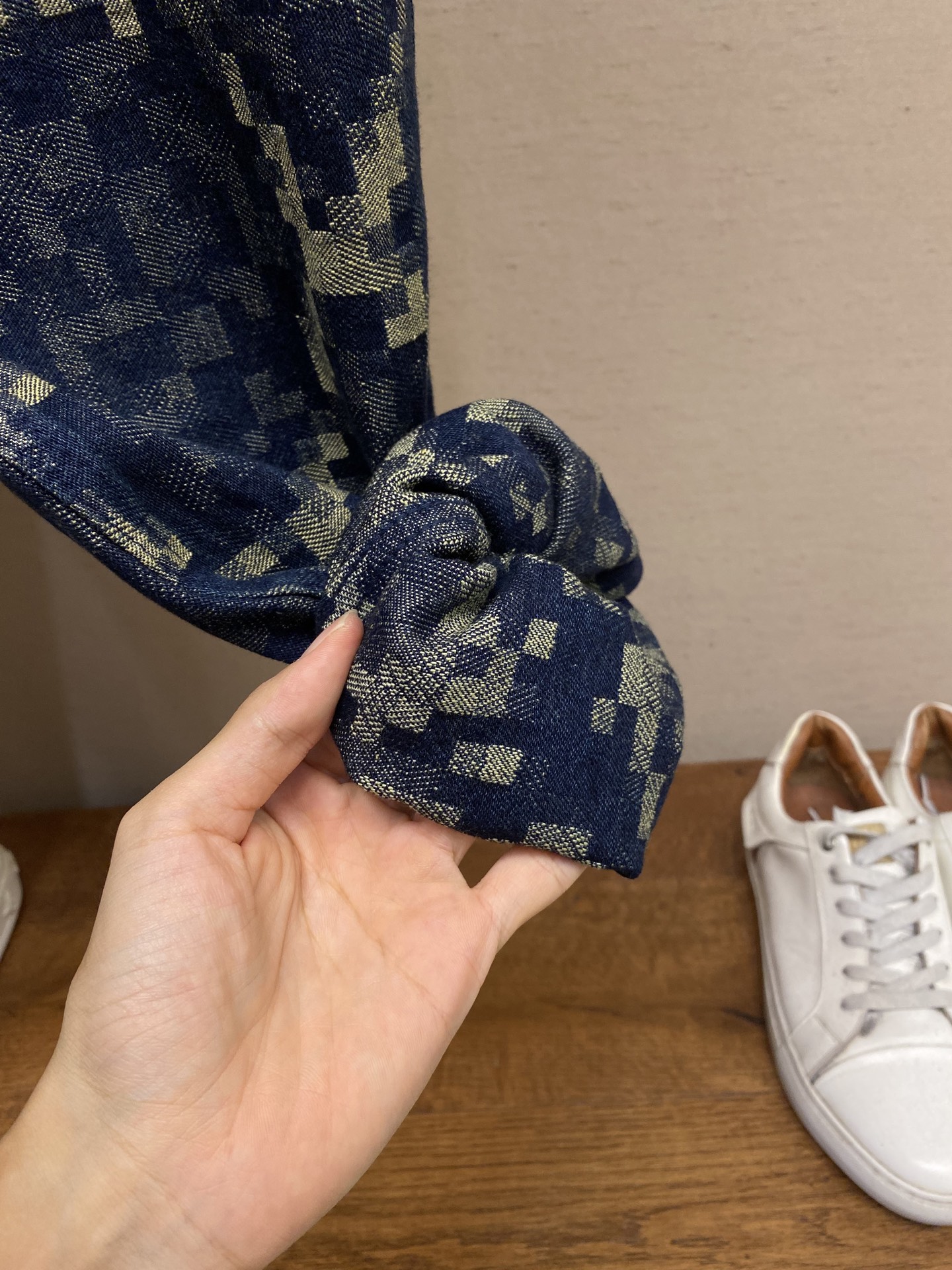 🌟🌟 1V25SS蛇纹牛仔裤

原版16,700购入开发，定制春夏秀场的Snakoflage 丹宁布，将