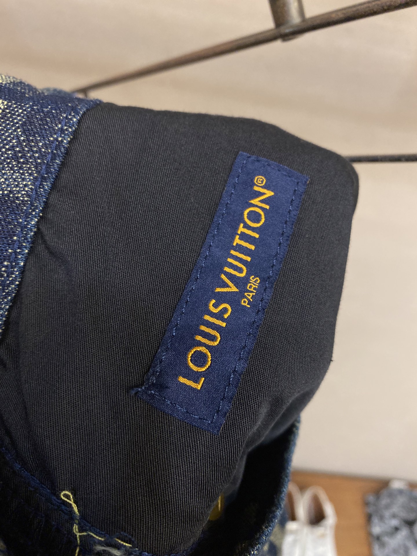 🌟🌟 1V25SS蛇纹牛仔裤

原版16,700购入开发，定制春夏秀场的Snakoflage 丹宁布，将