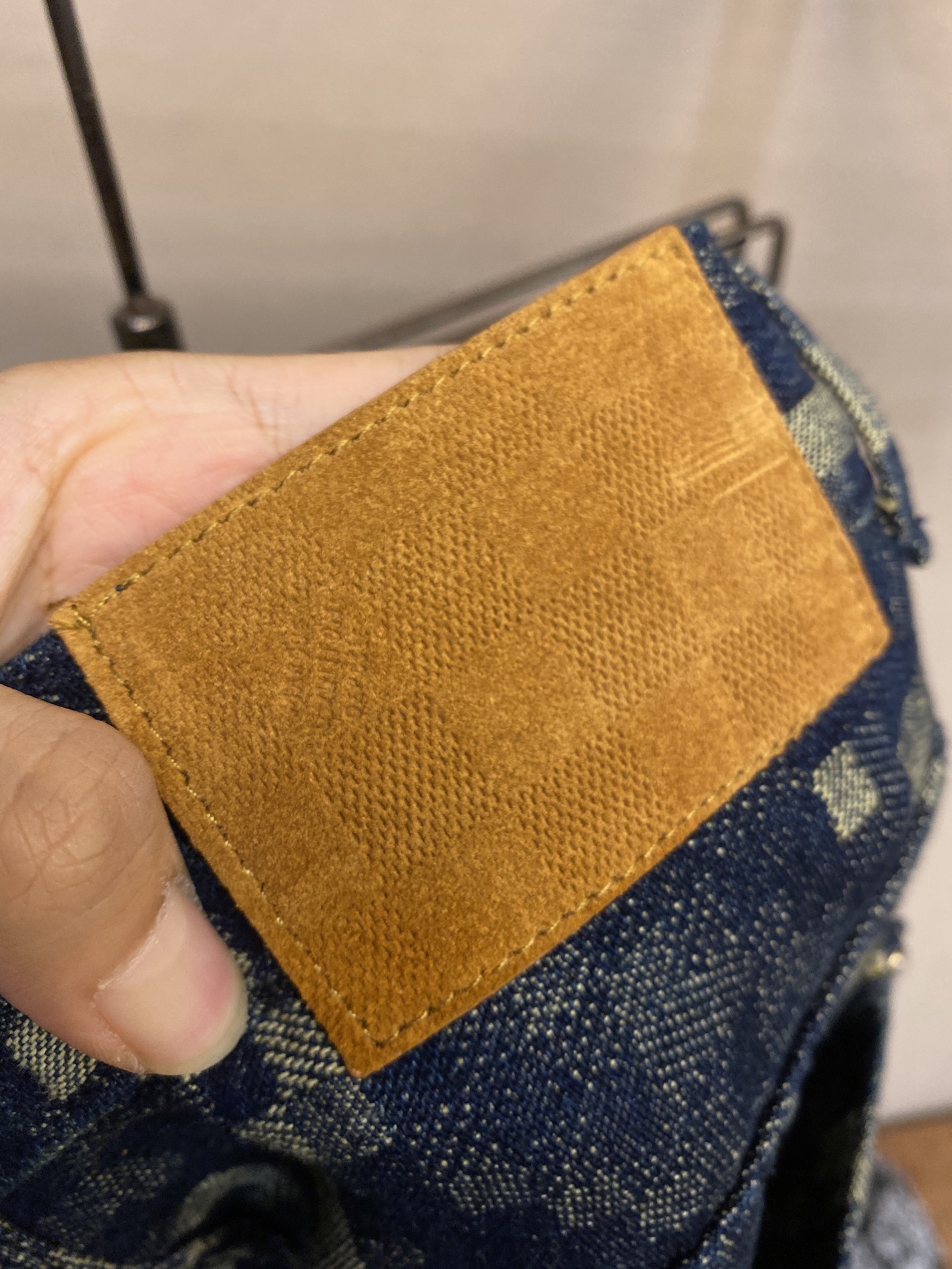 🌟🌟 1V25SS蛇纹牛仔裤

原版16,700购入开发，定制春夏秀场的Snakoflage 丹宁布，将