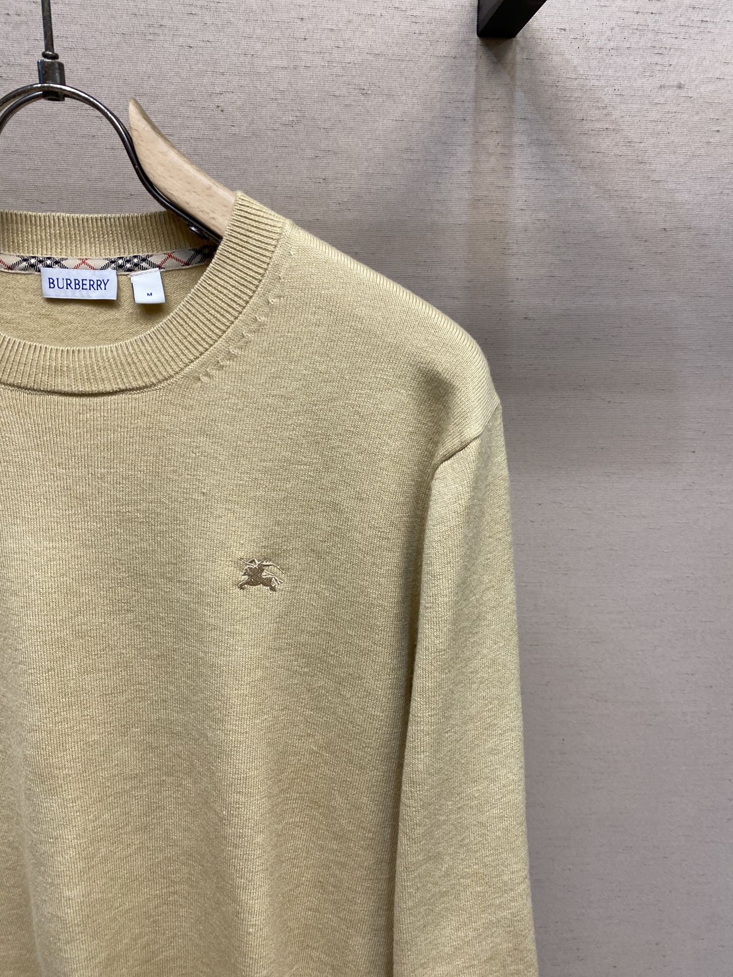 🌟🌟BBR，B家刺绣战马标打单衫毛衣

这款毛衣是进口羊毛羊绒混纺面料！穿着舒适不扎人，男女老少跨度大的