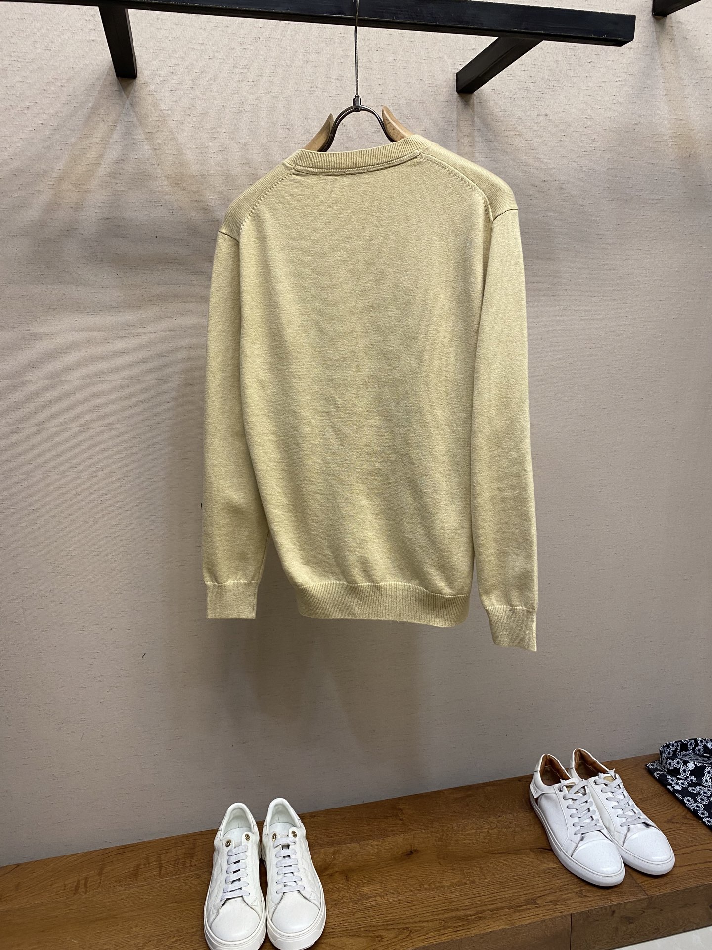 🌟🌟BBR，B家刺绣战马标打单衫毛衣

这款毛衣是进口羊毛羊绒混纺面料！穿着舒适不扎人，男女老少跨度大的