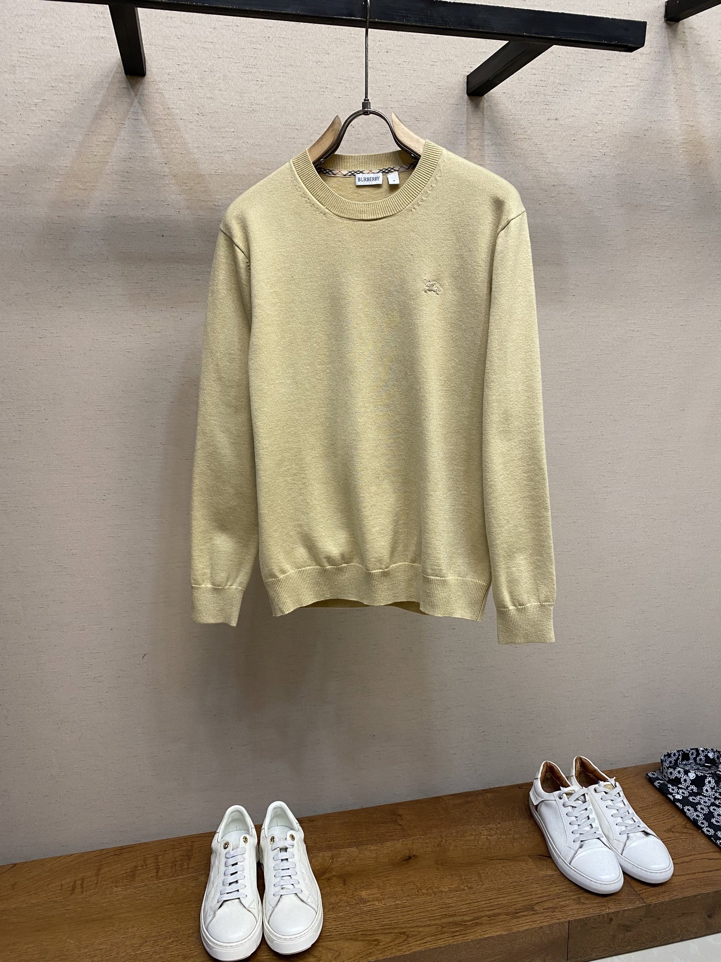 🌟🌟BBR，B家刺绣战马标打单衫毛衣

这款毛衣是进口羊毛羊绒混纺面料！穿着舒适不扎人，男女老少跨度大的