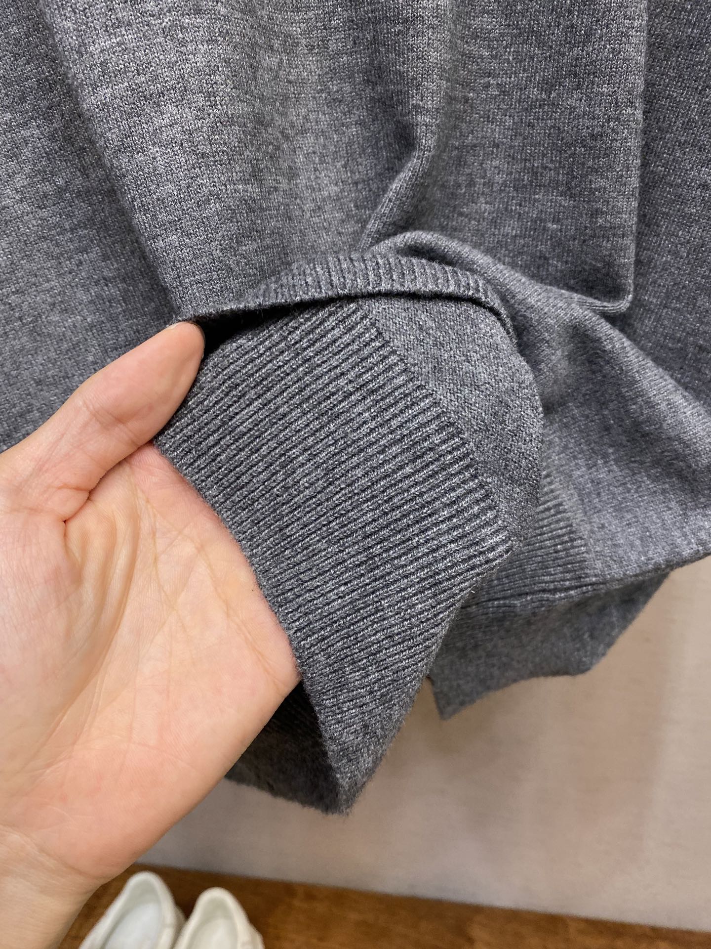 🌟🌟BBR，B家刺绣战马标打单衫毛衣

这款毛衣是进口羊毛羊绒混纺面料！穿着舒适不扎人，男女老少跨度大的