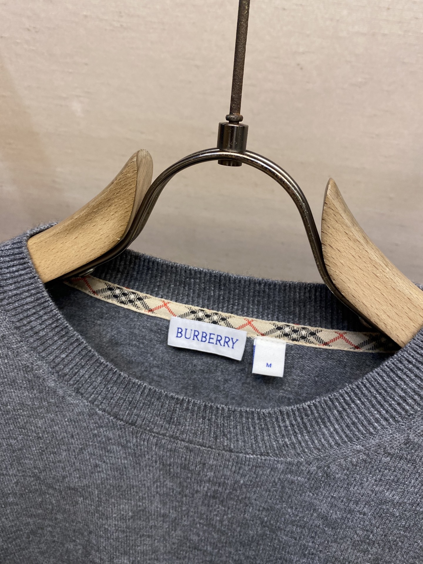 🌟🌟BBR，B家刺绣战马标打单衫毛衣

这款毛衣是进口羊毛羊绒混纺面料！穿着舒适不扎人，男女老少跨度大的