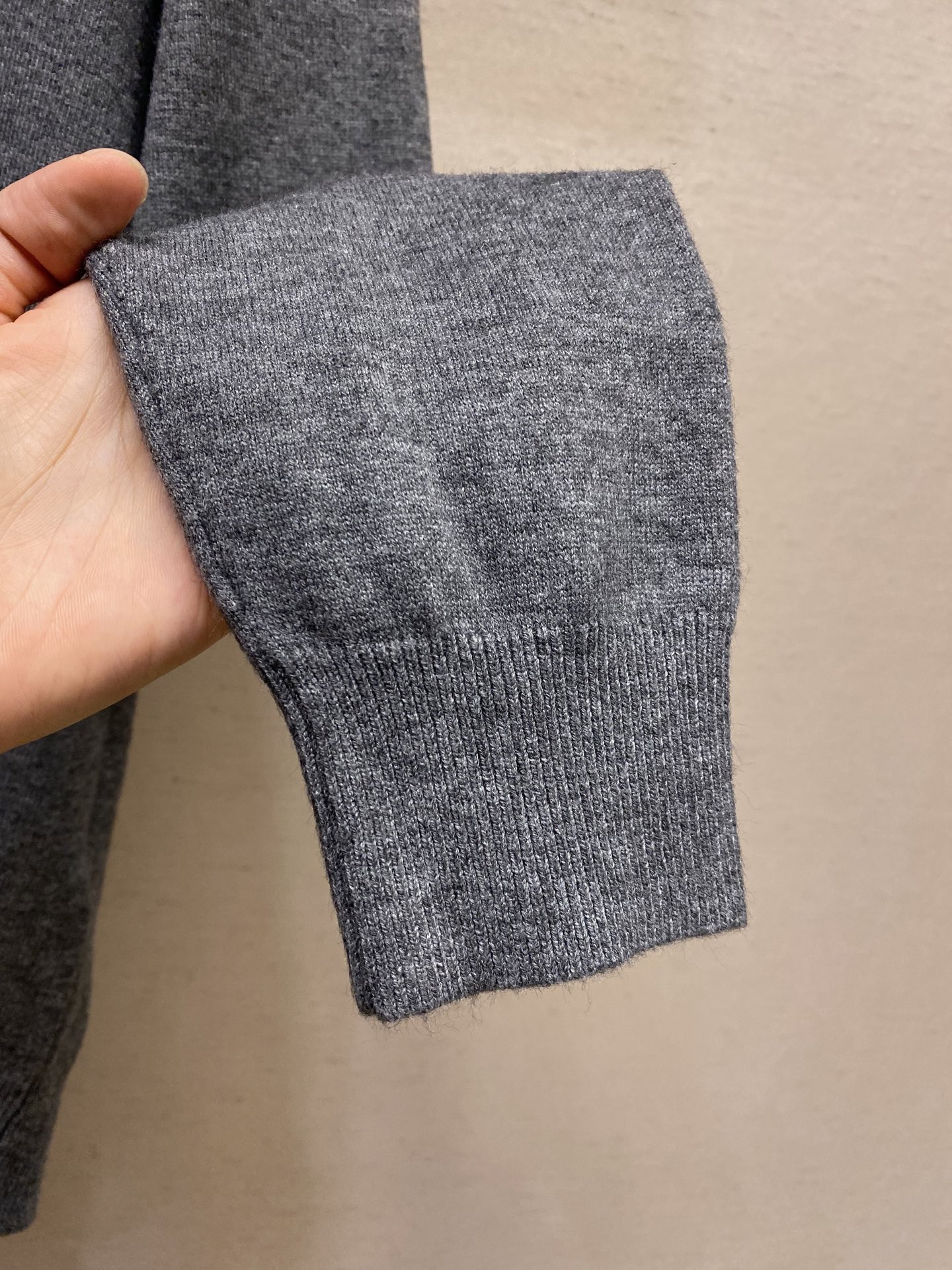 🌟🌟BBR，B家刺绣战马标打单衫毛衣

这款毛衣是进口羊毛羊绒混纺面料！穿着舒适不扎人，男女老少跨度大的