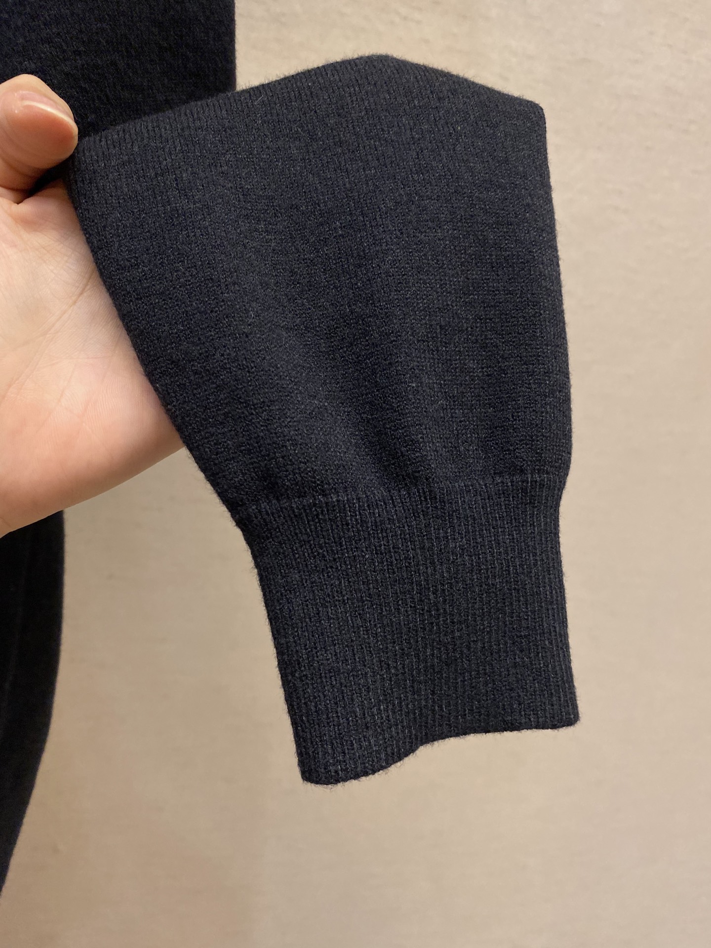 🌟🌟BBR，B家刺绣战马标打单衫毛衣

这款毛衣是进口羊毛羊绒混纺面料！穿着舒适不扎人，男女老少跨度大的