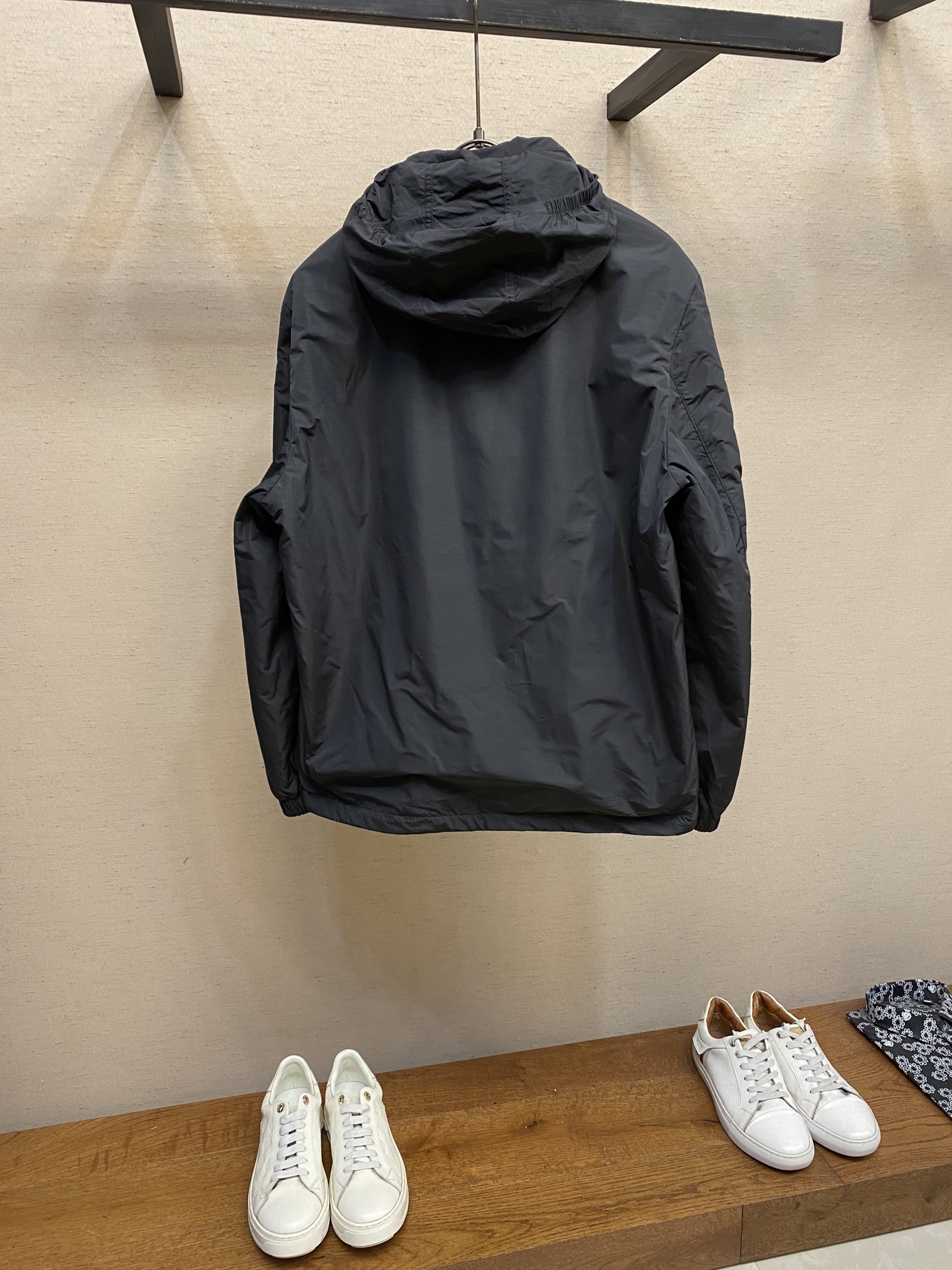 🌟🌟Moncler、男士秋季新款时尚休闲立领隐藏帽设计夹克冲锋衣外套，高级感满满的一款薄款外套，袖口贴袋