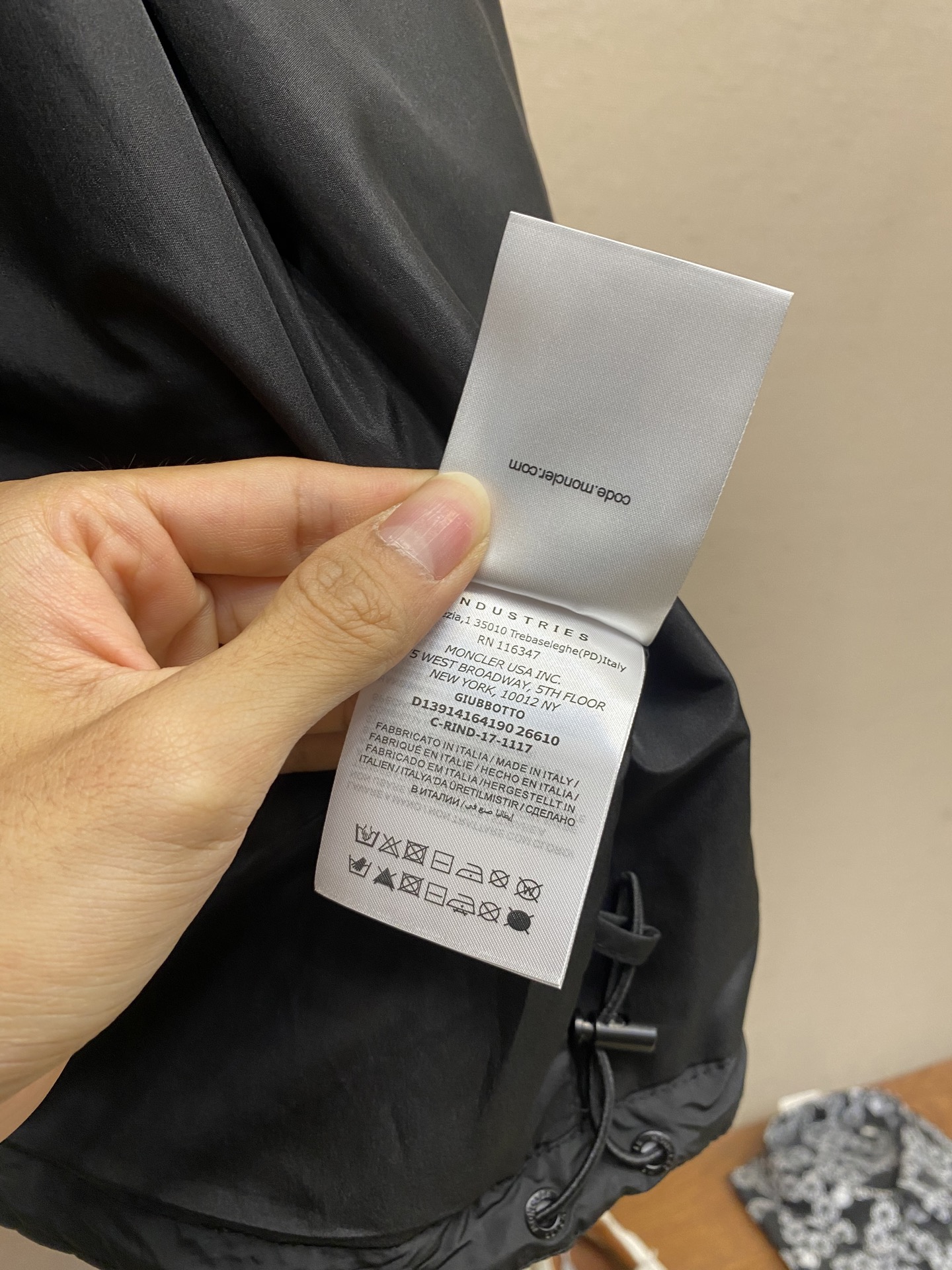 🌟🌟Moncler、男士秋季新款时尚休闲立领隐藏帽设计夹克冲锋衣外套，高级感满满的一款薄款外套，袖口贴袋