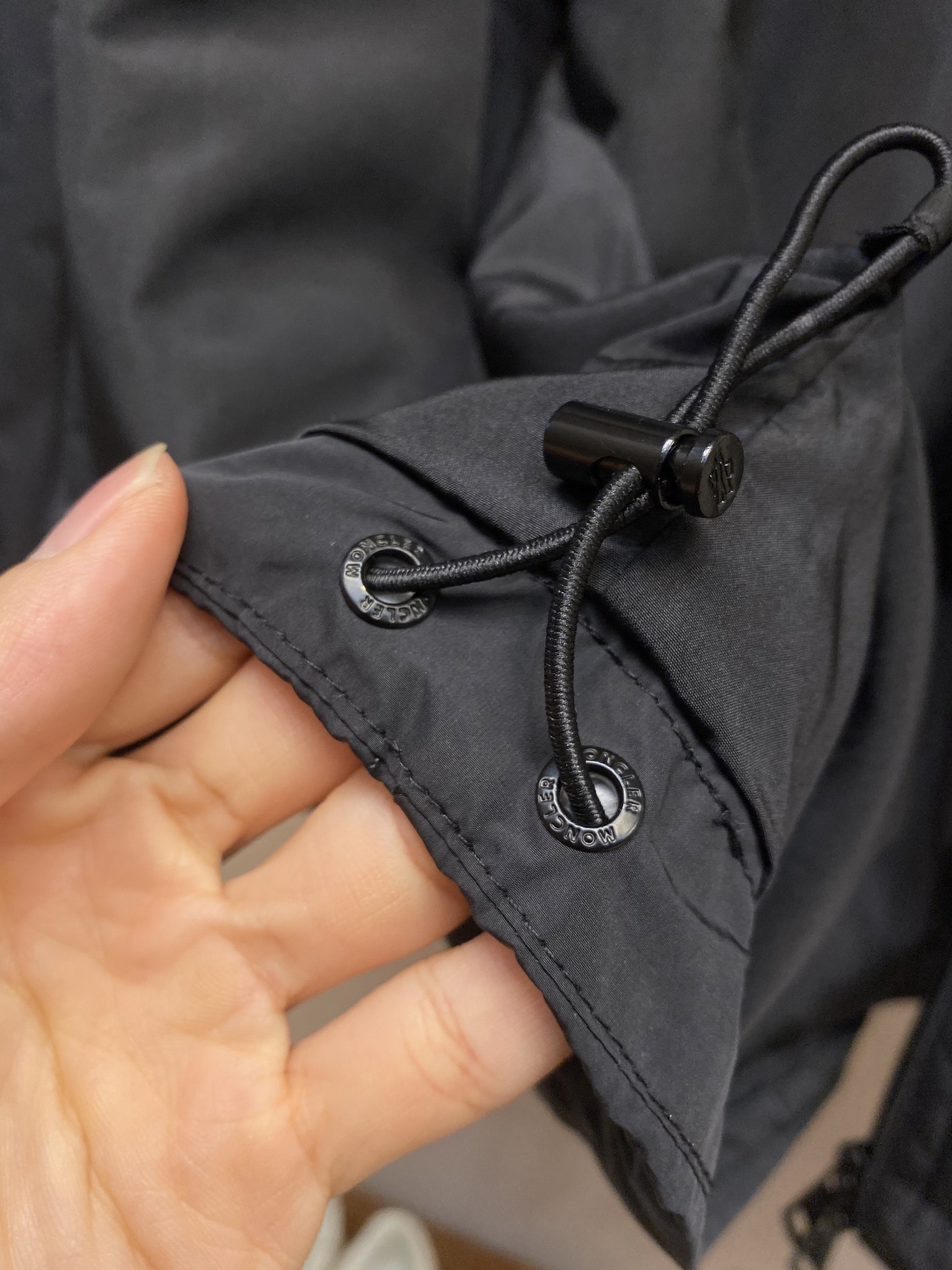 🌟🌟Moncler、男士秋季新款时尚休闲立领隐藏帽设计夹克冲锋衣外套，高级感满满的一款薄款外套，袖口贴袋