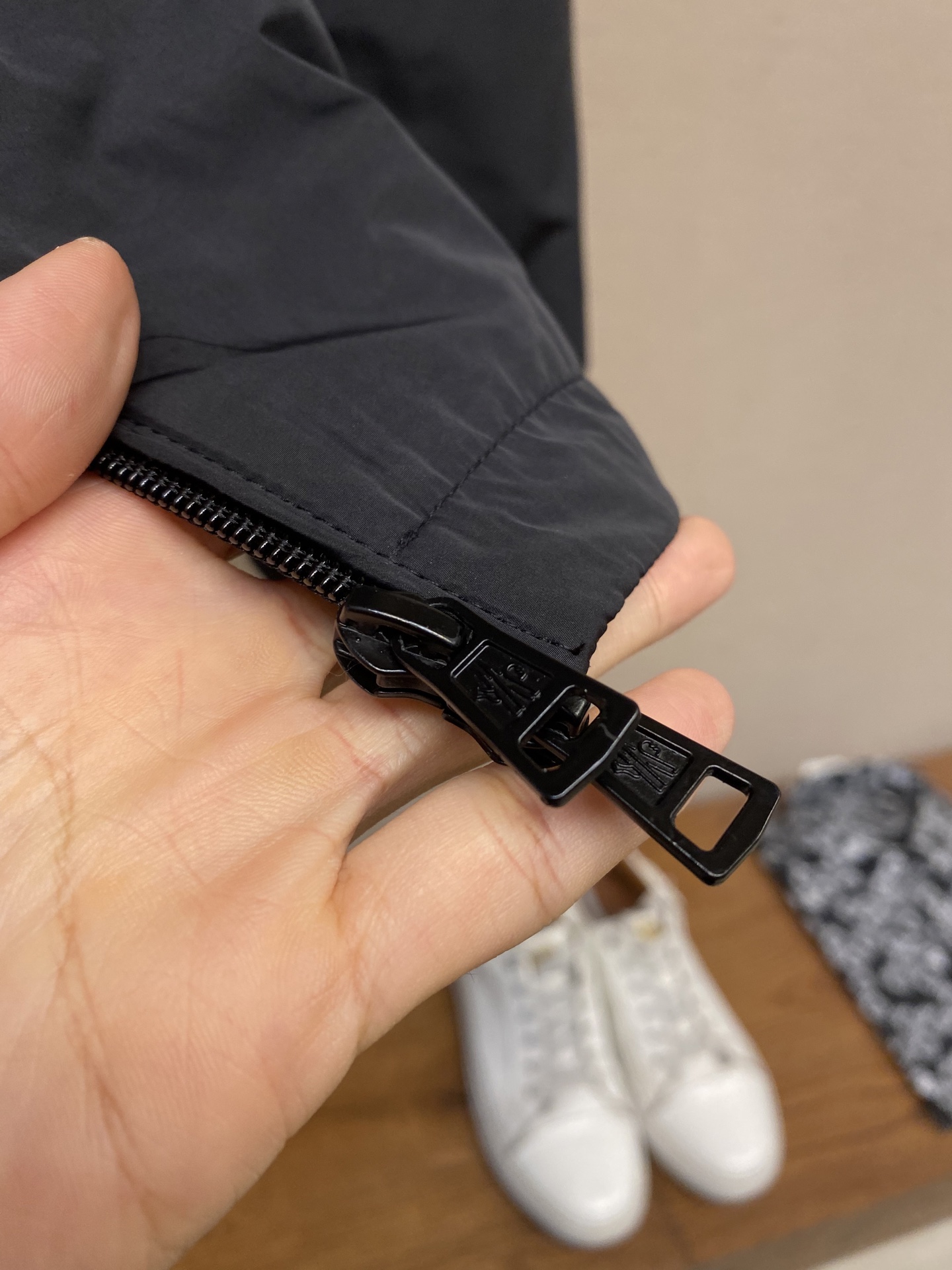 🌟🌟Moncler、男士秋季新款时尚休闲立领隐藏帽设计夹克冲锋衣外套，高级感满满的一款薄款外套，袖口贴袋