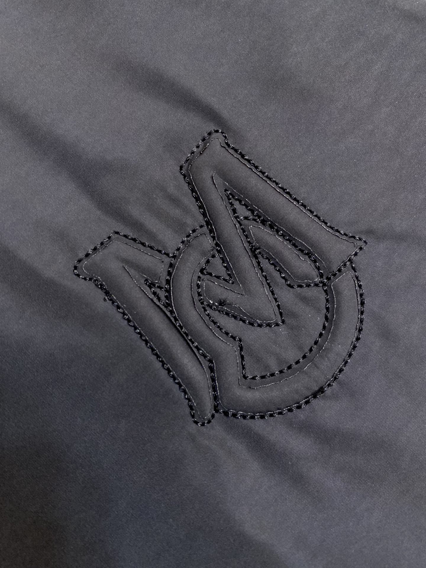 🌟🌟Moncler、男士秋季新款时尚休闲立领隐藏帽设计夹克冲锋衣外套，高级感满满的一款薄款外套，袖口贴袋