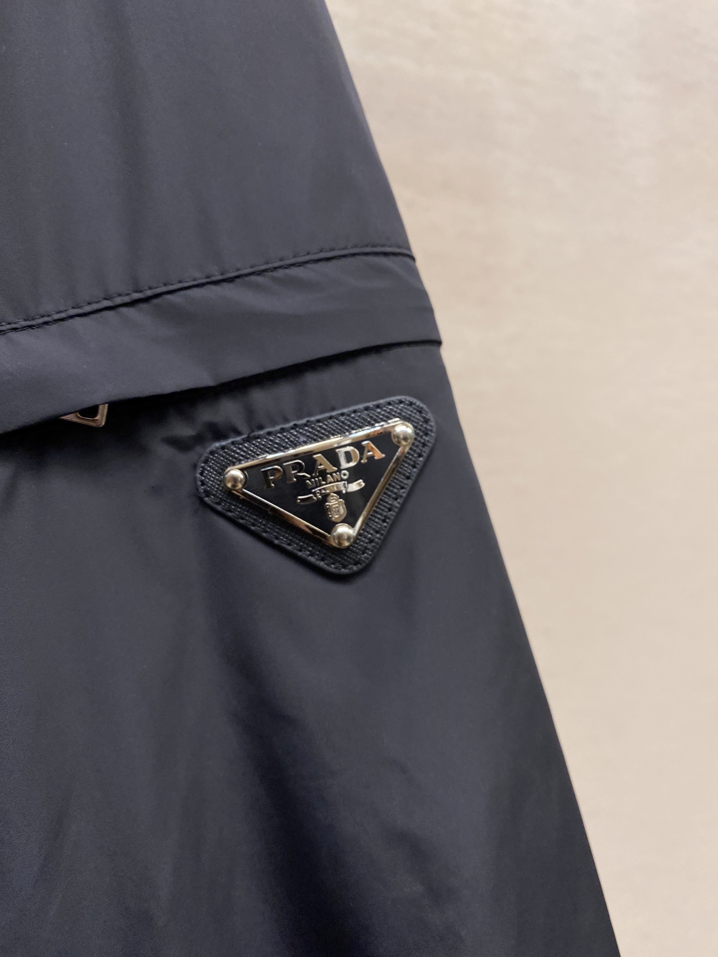 🌟🌟Prada、2025新款男士休闲定制夹克外套。穿上简约干练的休闲外套，瞬间重回时髦霸气，又是活力满满