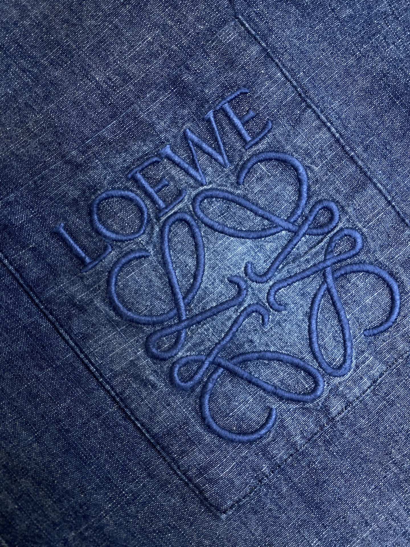 🌟🌟 Loewe Anagram 渐变刺绣口袋衬衫

定制优棉青年布贵织 轻盈坚韧 垂感爽滑 舒适贴肤 