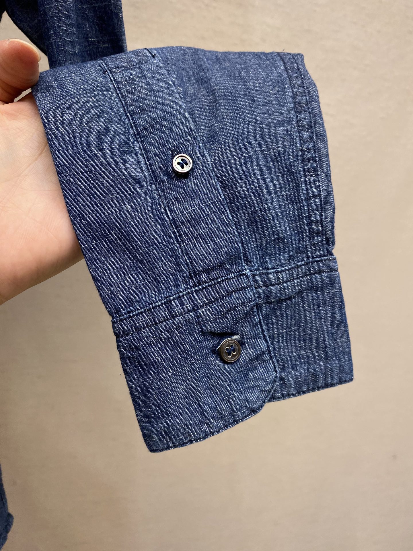 🌟🌟 Loewe Anagram 渐变刺绣口袋衬衫

定制优棉青年布贵织 轻盈坚韧 垂感爽滑 舒适贴肤 