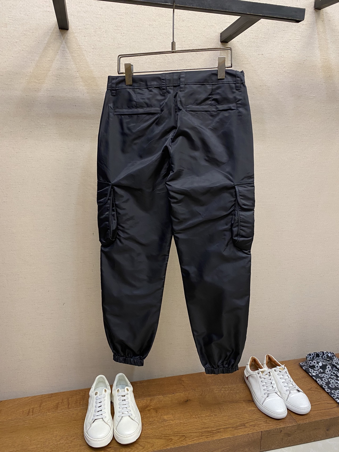 🌟🌟Prada、尼龙Re-Nylon机能工装、早春系列依旧经典的Nylon，面料柔软舒适。

尺码：S-