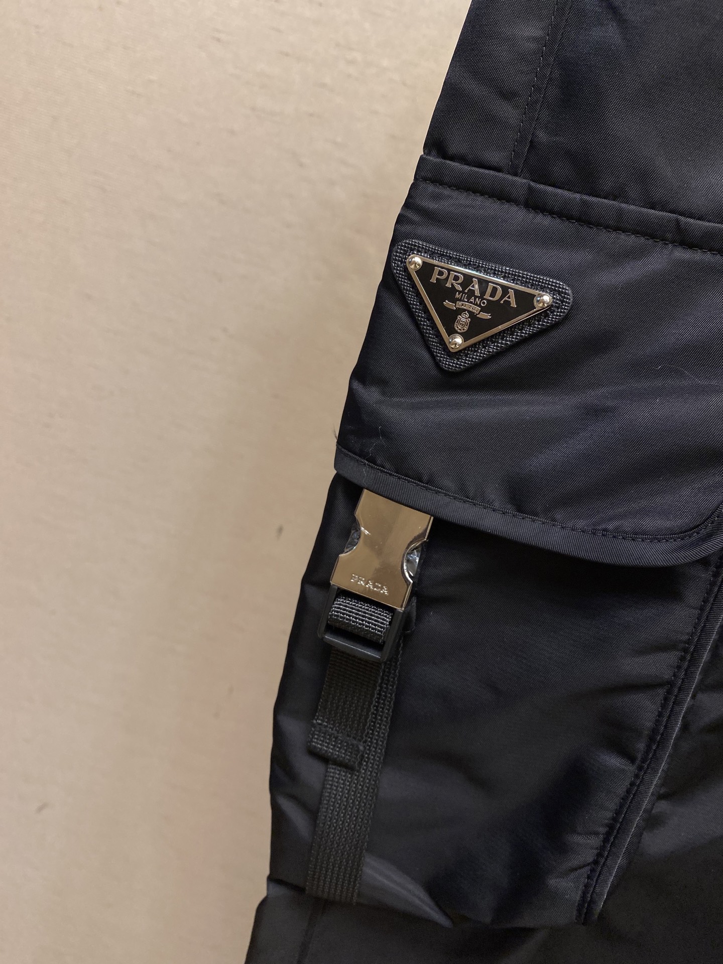 🌟🌟Prada、尼龙Re-Nylon机能工装、早春系列依旧经典的Nylon，面料柔软舒适。

尺码：S-