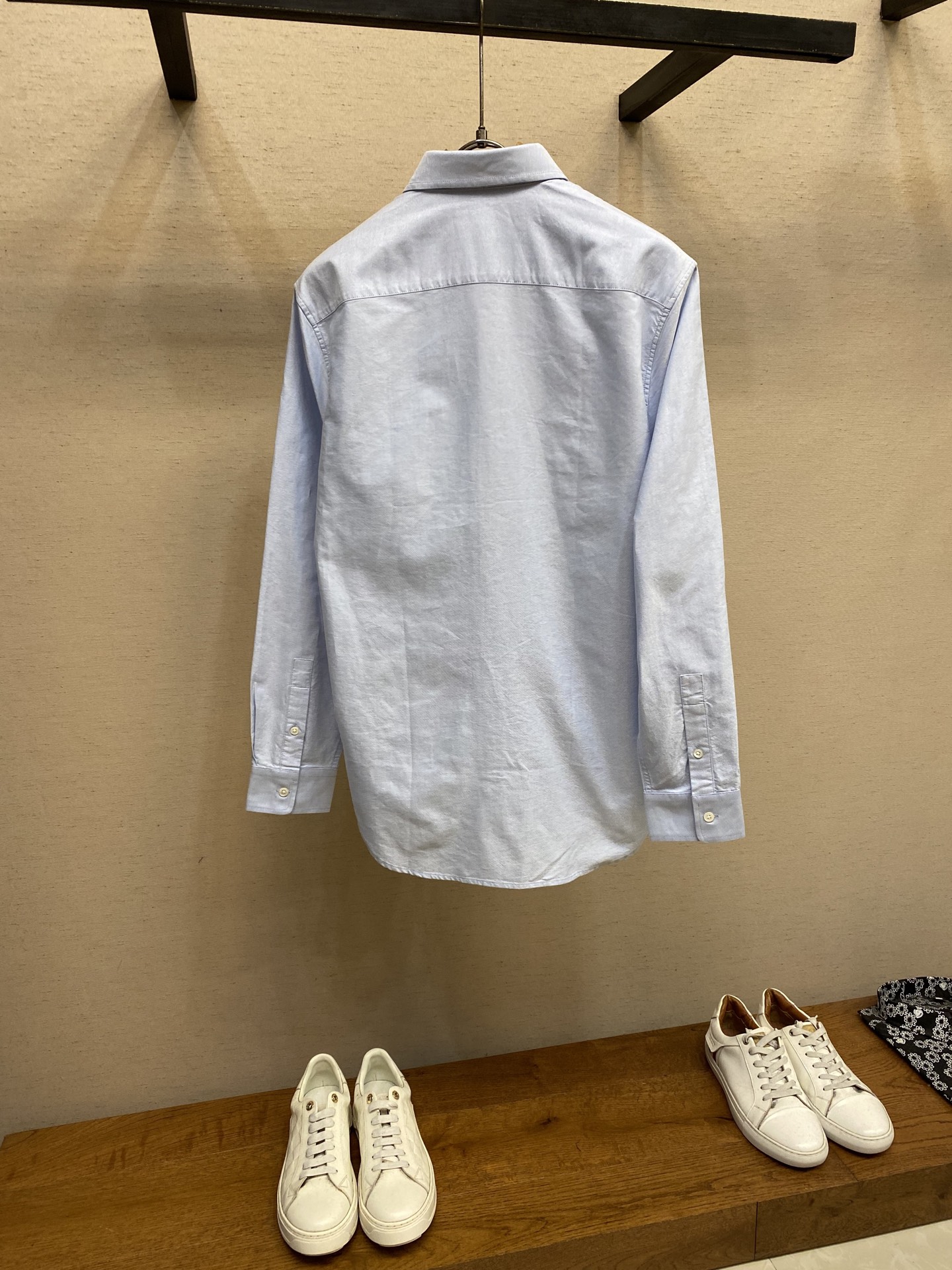 新款 🌟🌟Givenchy，GV口袋标识剌绣logo牛津纺衬衫。贝壳明扣款，订织牛津纺全棉面料质感很好尺