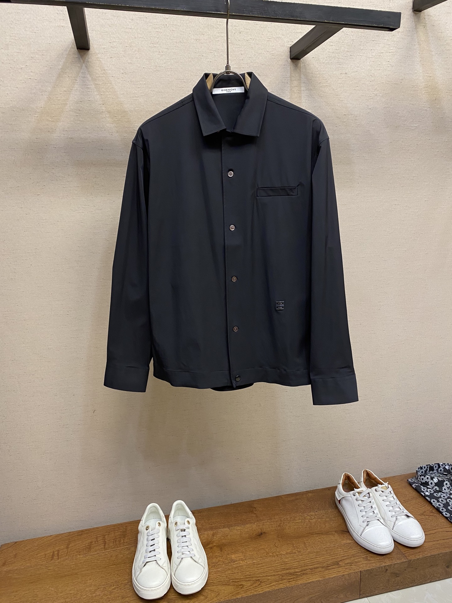 NO:518206,Givenchy, 4G LOGO Detailed Technology-Sensing Polyester Fabric Button Single-layer Jacket. With elastic and comfortable wearing Size S-2xl, Givenchy, Jackets & Coats, Alexander Wang19860909Givenchy,4G LOGO细节科技感聚酯纤维面料钮扣款单层夹克.带弹力穿着舒适 尺码S-2xl,,givenchy,jackets & coats,alexander wang,Men's clothing