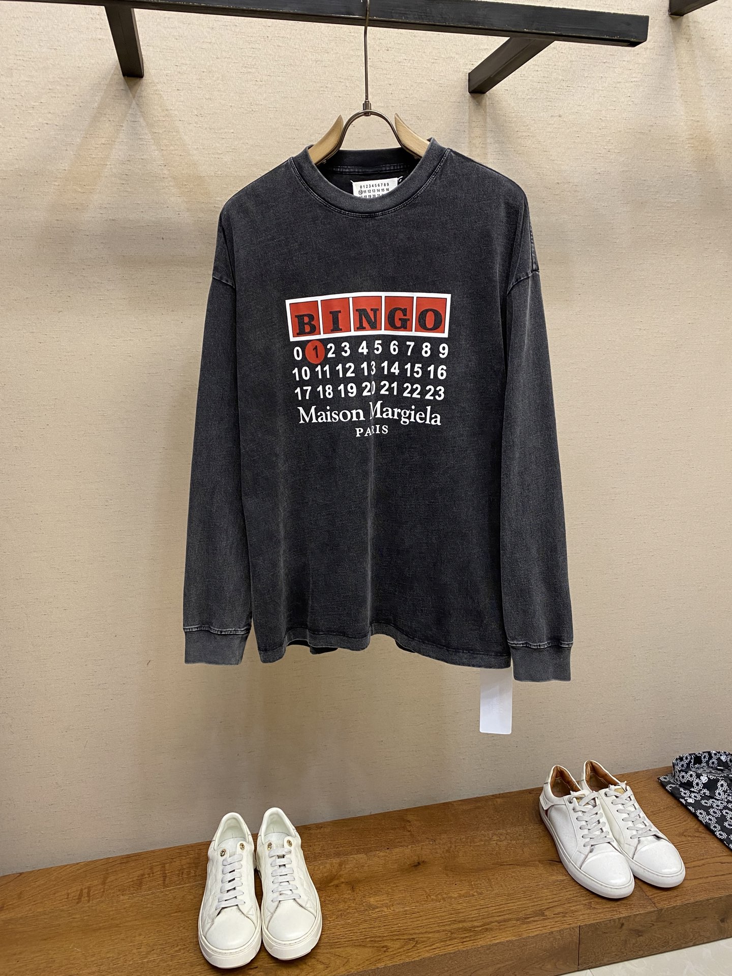 NO:518232,MM6 Magila 'BINGO' early autumn new wash water made of old gray black pure cotton loose round neck long sleeves Size S-XL,,masion margiela,masion margiela,alexander wang19860909MM6 马吉拉“BINGO”早秋新款洗水做旧灰黑色纯棉宽松圆领长袖 尺码S-XL,,masion margiela,masion margiela,alexander wang,Men's clothing