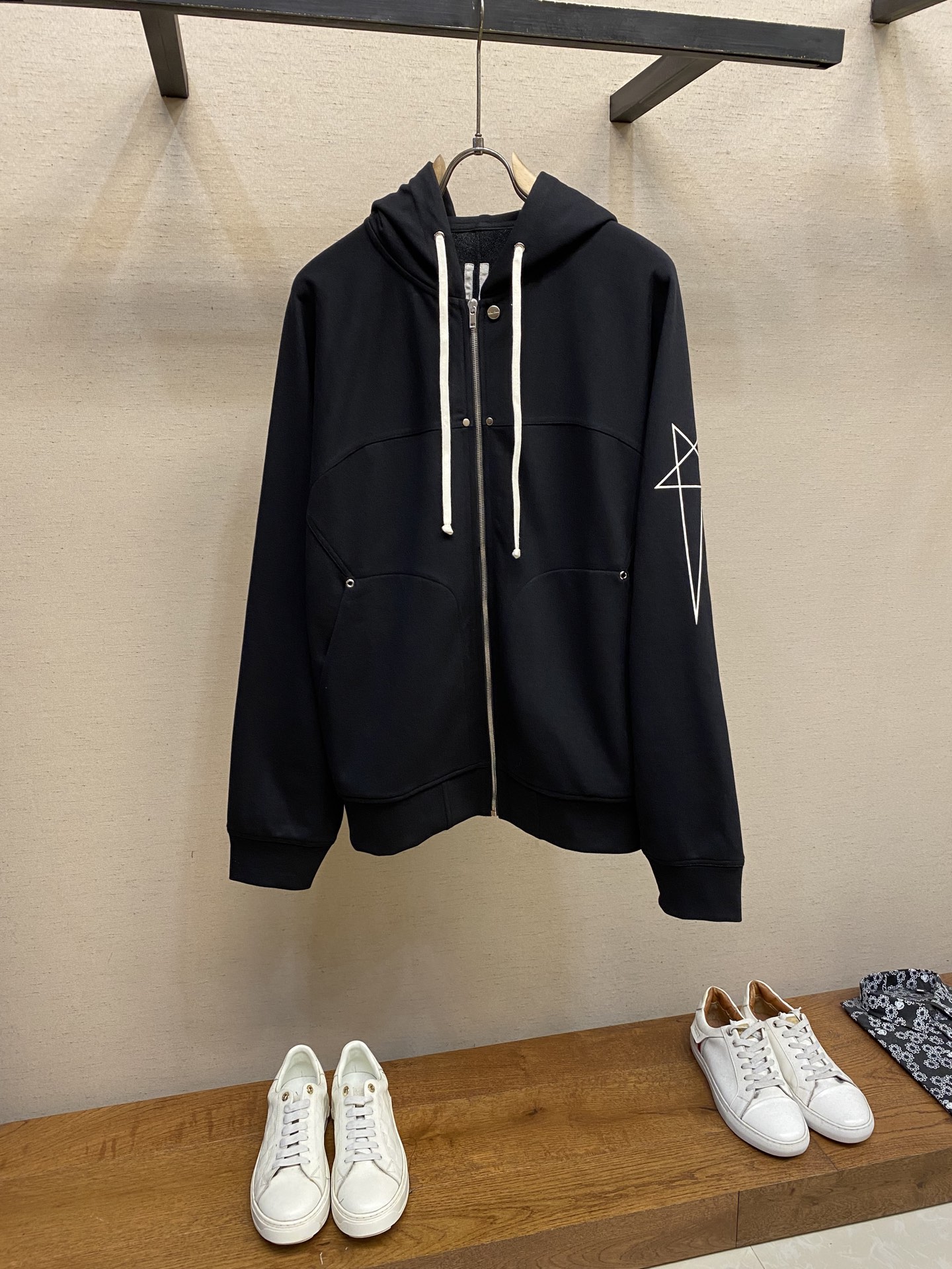 NO:519904,RO Rick Owens new zippered hooded cotton ring jacket unique tailoring design Five-pointed star print Custom hardware Loose style Men and women Size S-XL, Jackets & coats,hats,alexander wang19860909RO 瑞克欧文斯新款拉链连帽棉圈外套 独特剪裁拼接设计 五角星印花 定做五金 宽松版型 男女同款 尺码S-XL,,jackets & coats,hats,alexander wang,Men's clothing