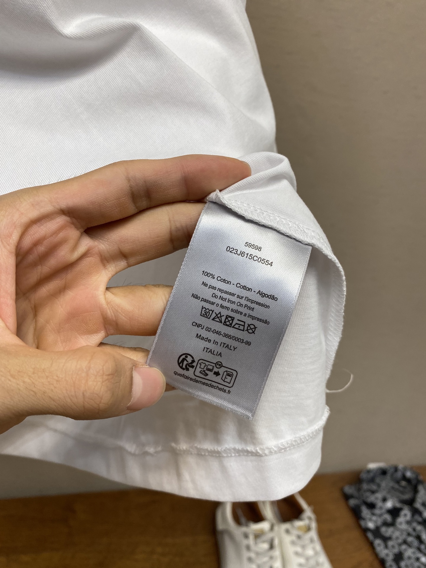 🌟🌟Dior、小标签圆领短袖发售色系：黑色、白色⚠️原,500购买；棉质平纹针织面料、胸前饰以小标签、罗