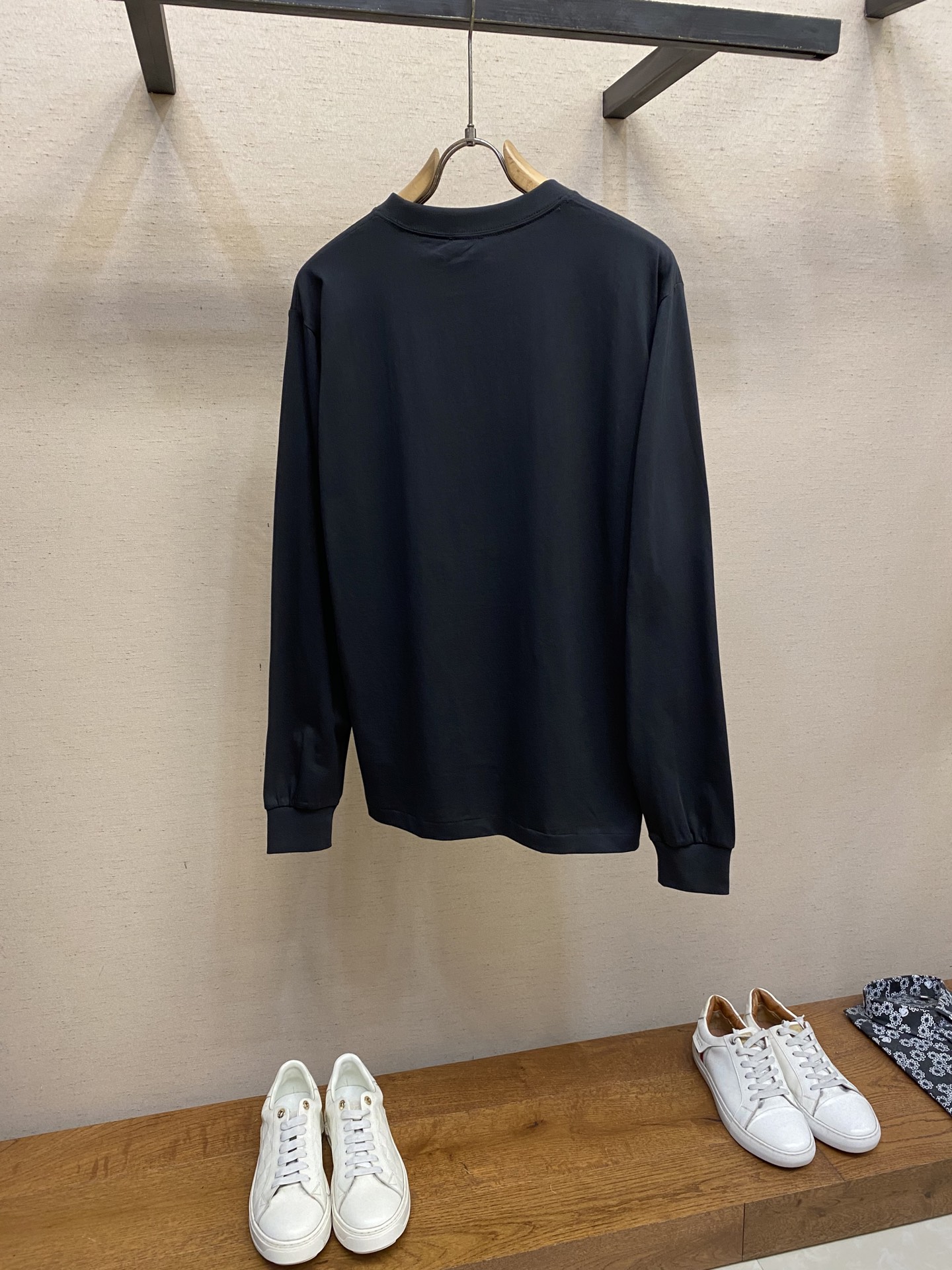 🌟🌟Dior，小标签圆领长袖发售色系：黑色、白色⚠️原,900购买；棉质平纹针织面料、胸前饰以小标签、罗