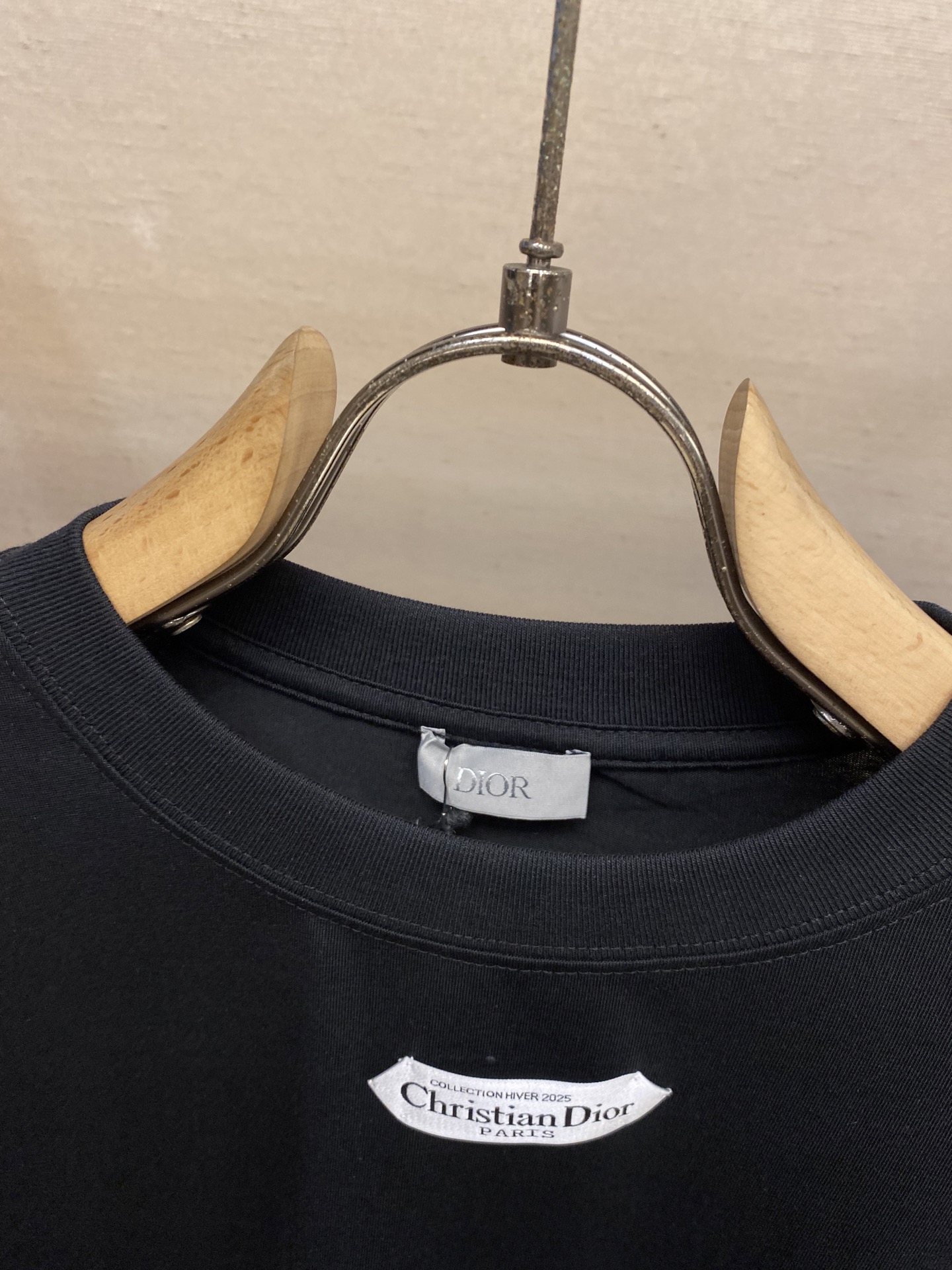 🌟🌟Dior，小标签圆领长袖发售色系：黑色、白色⚠️原,900购买；棉质平纹针织面料、胸前饰以小标签、罗