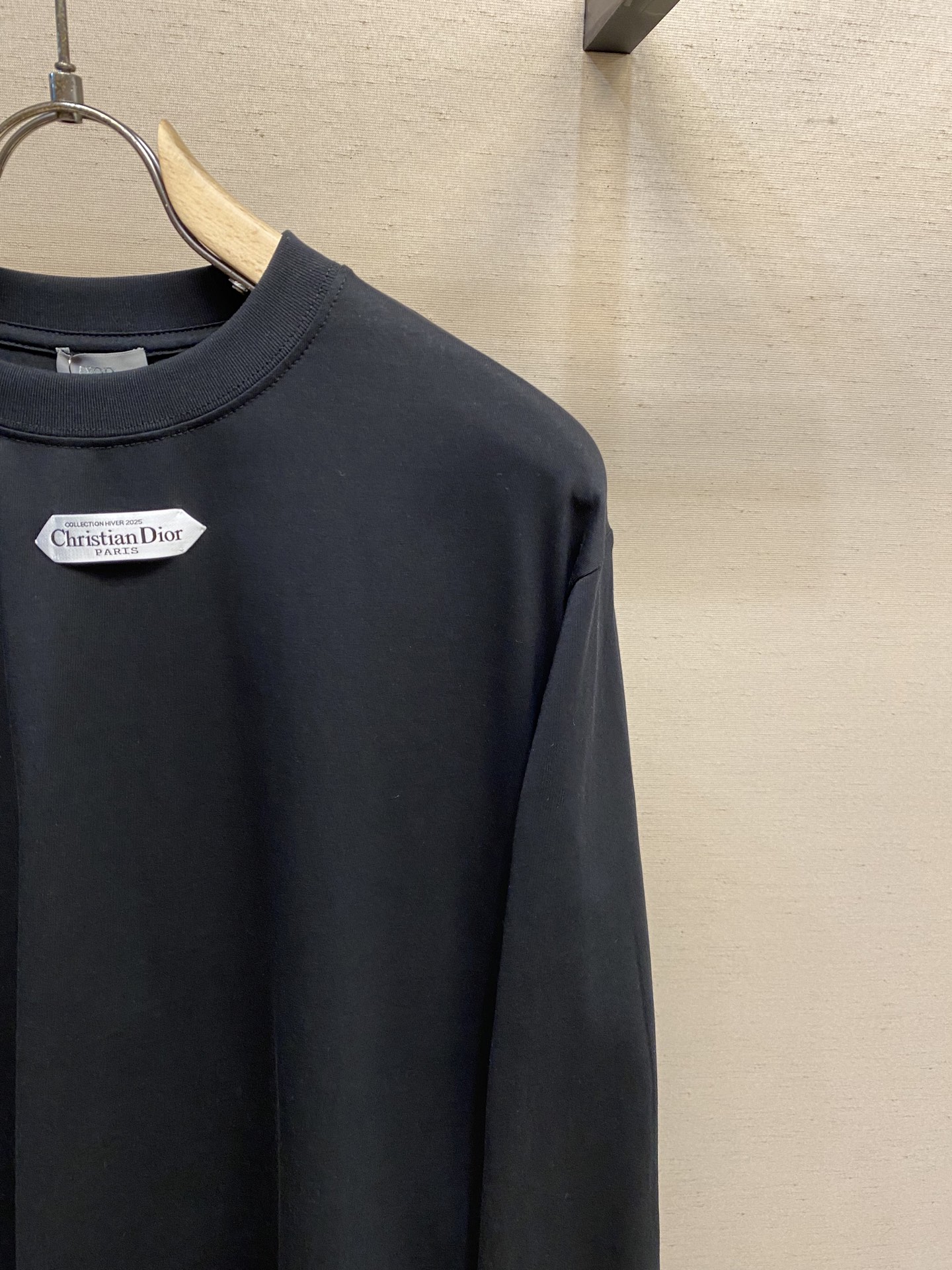 🌟🌟Dior，小标签圆领长袖发售色系：黑色、白色⚠️原,900购买；棉质平纹针织面料、胸前饰以小标签、罗