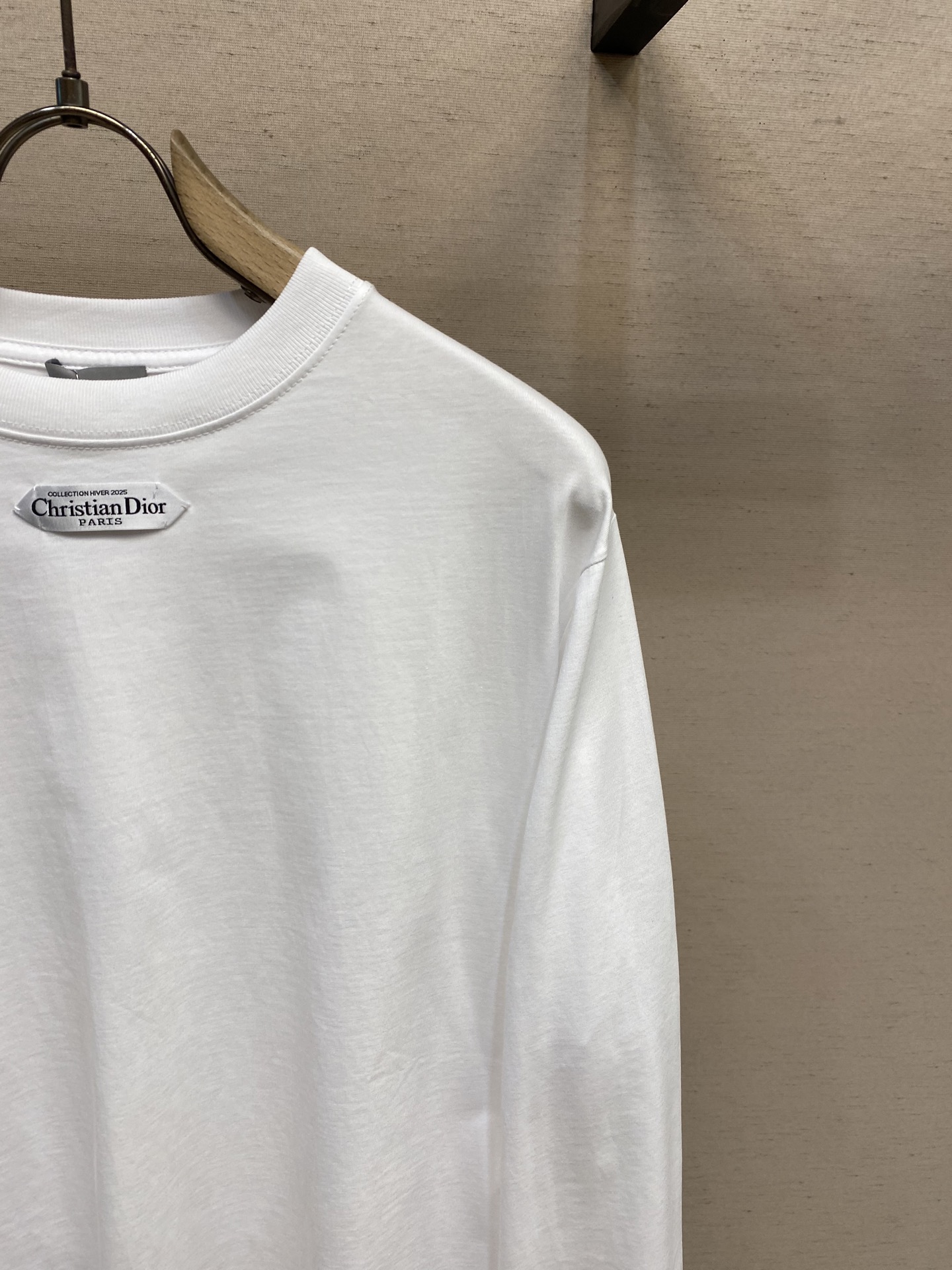 🌟🌟Dior，小标签圆领长袖发售色系：黑色、白色⚠️原,900购买；棉质平纹针织面料、胸前饰以小标签、罗