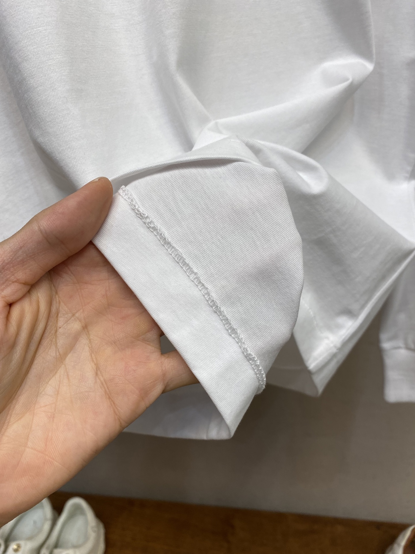 🌟🌟Dior，小标签圆领长袖发售色系：黑色、白色⚠️原,900购买；棉质平纹针织面料、胸前饰以小标签、罗