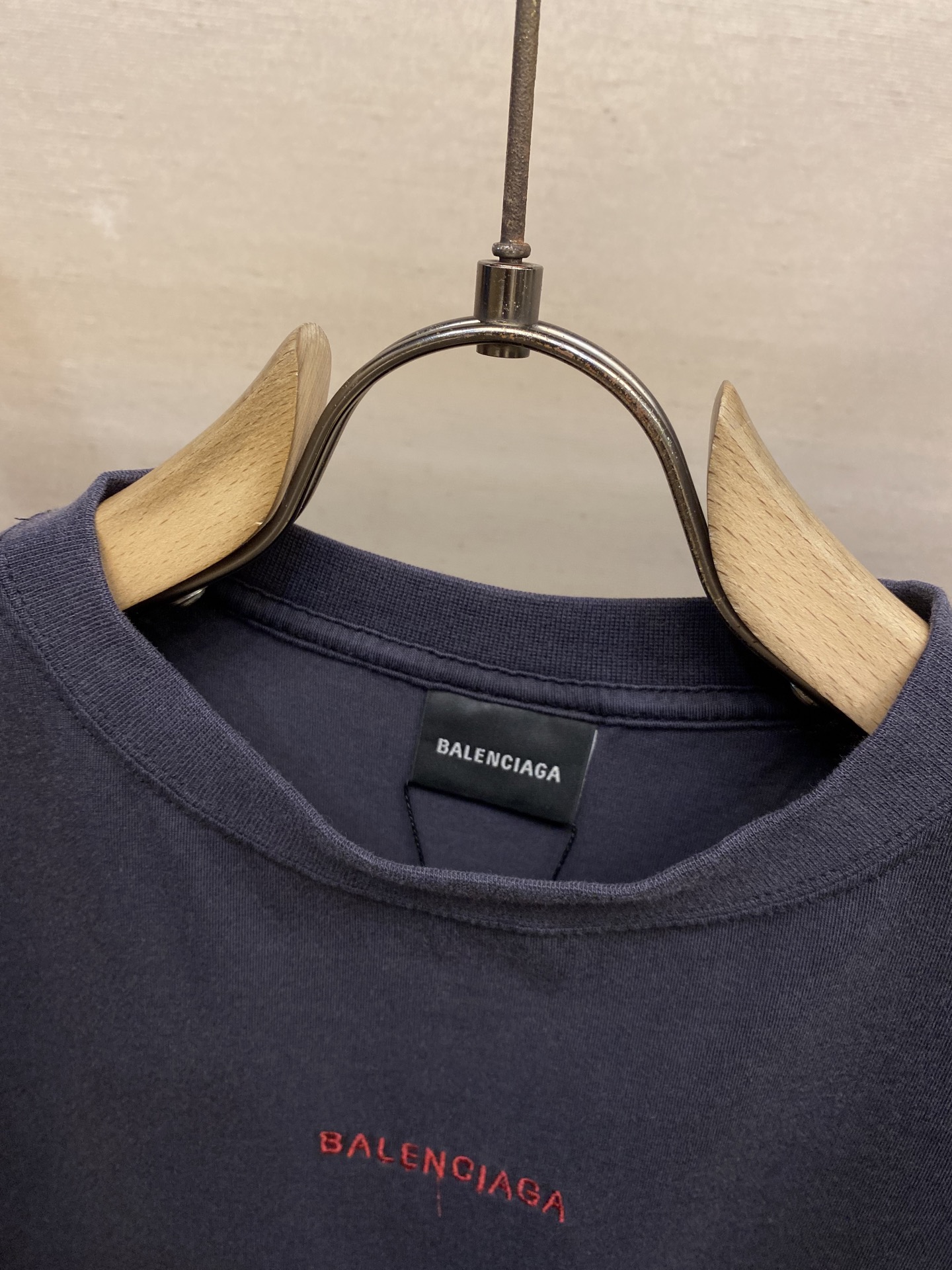 🌟🌟Balenciaga、红字母刺绣圆领短袖⚠️原,500购买；平纹针织面料、中号版型、圆领短袖、正面和