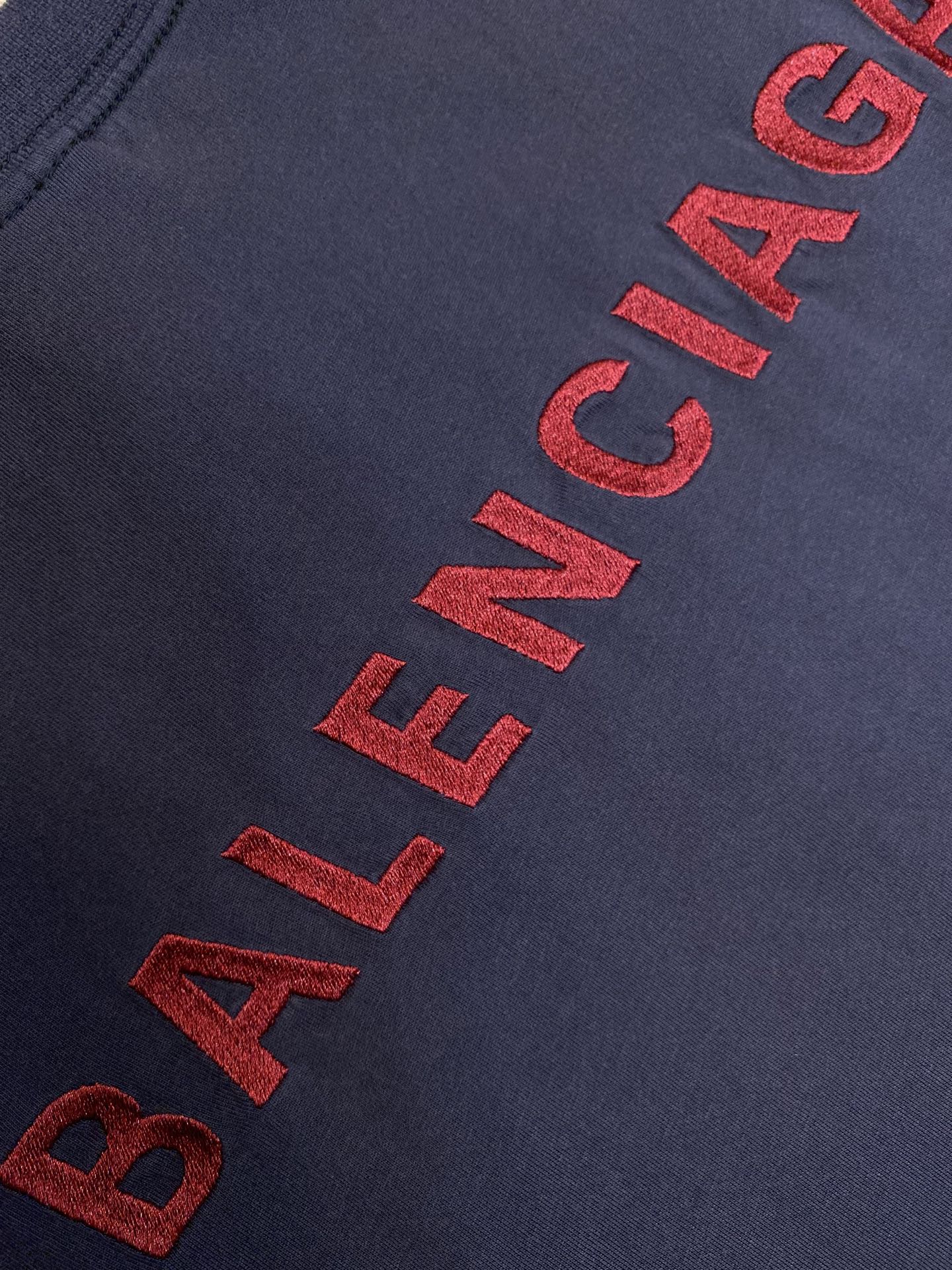 🌟🌟Balenciaga、红字母刺绣圆领短袖⚠️原,500购买；平纹针织面料、中号版型、圆领短袖、正面和