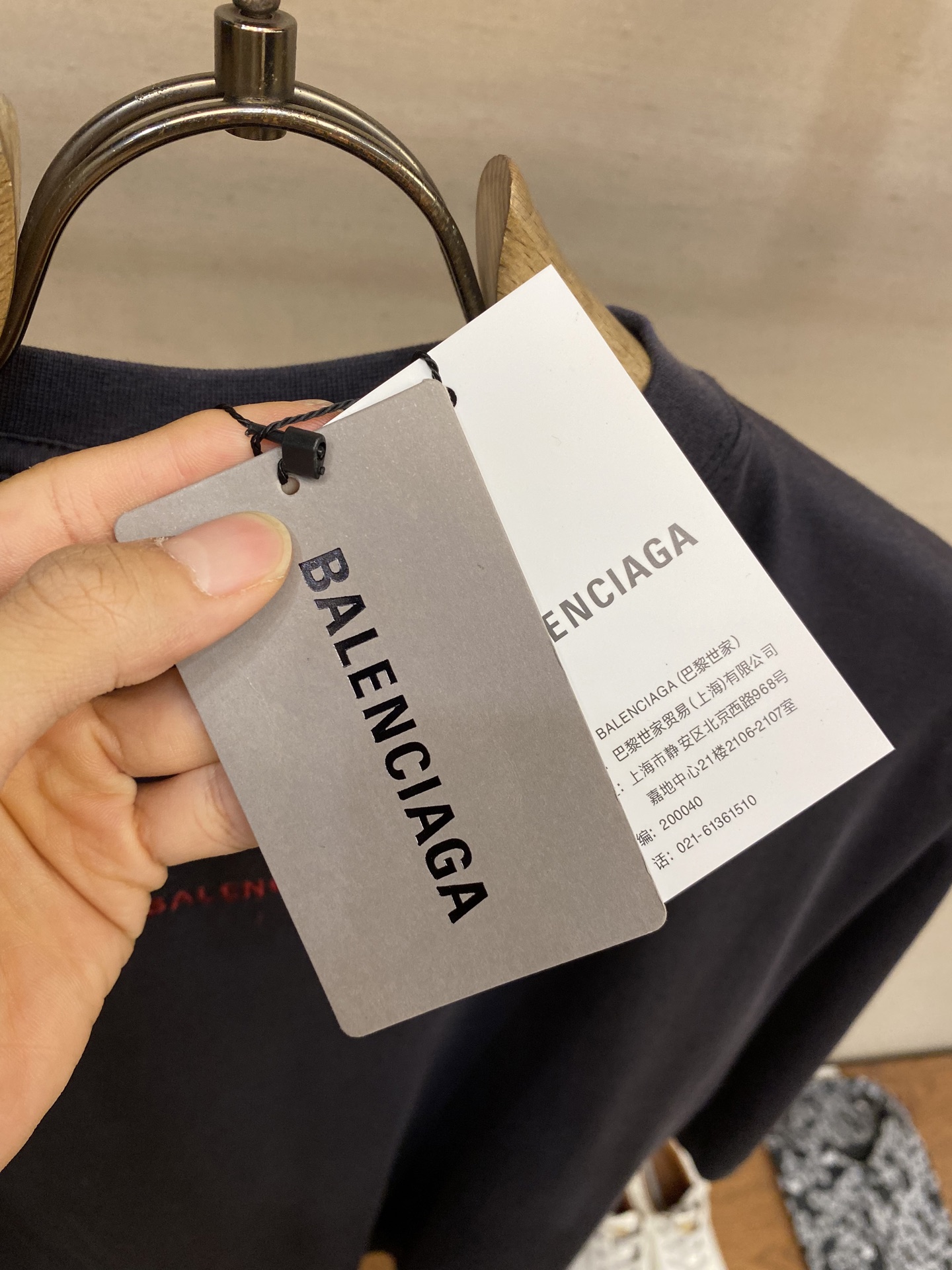 🌟🌟Balenciaga、红字母刺绣圆领短袖⚠️原,500购买；平纹针织面料、中号版型、圆领短袖、正面和