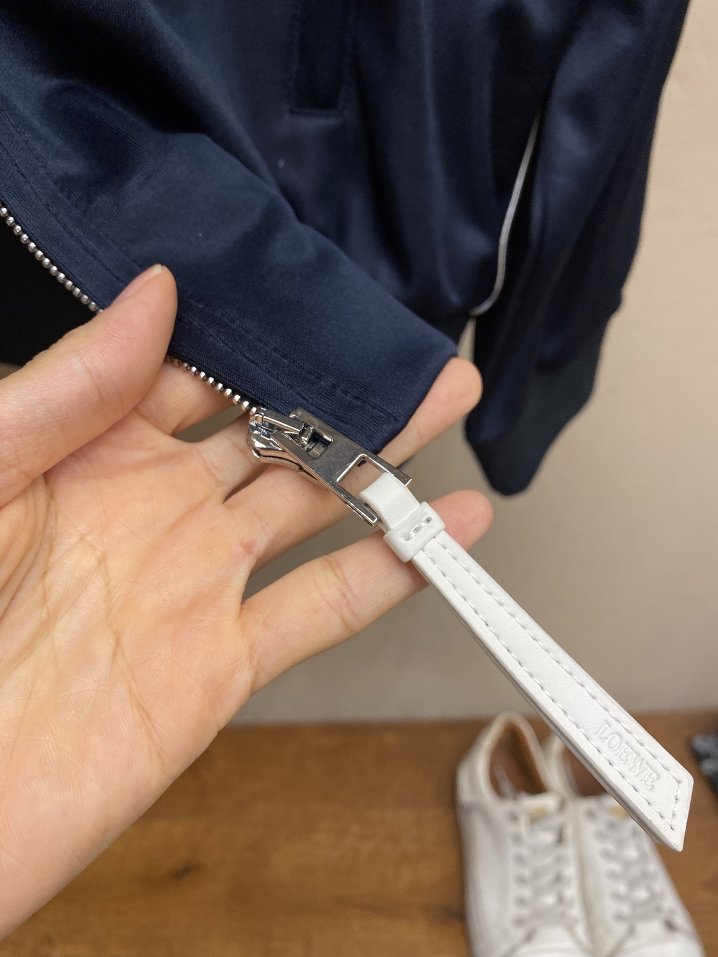 🌟🌟Loewe、蓝校服套装•外套⚠️购买，轻盈科技平纹针织面料、胸前Anagram 刺绣点缀、衣袖饰有人