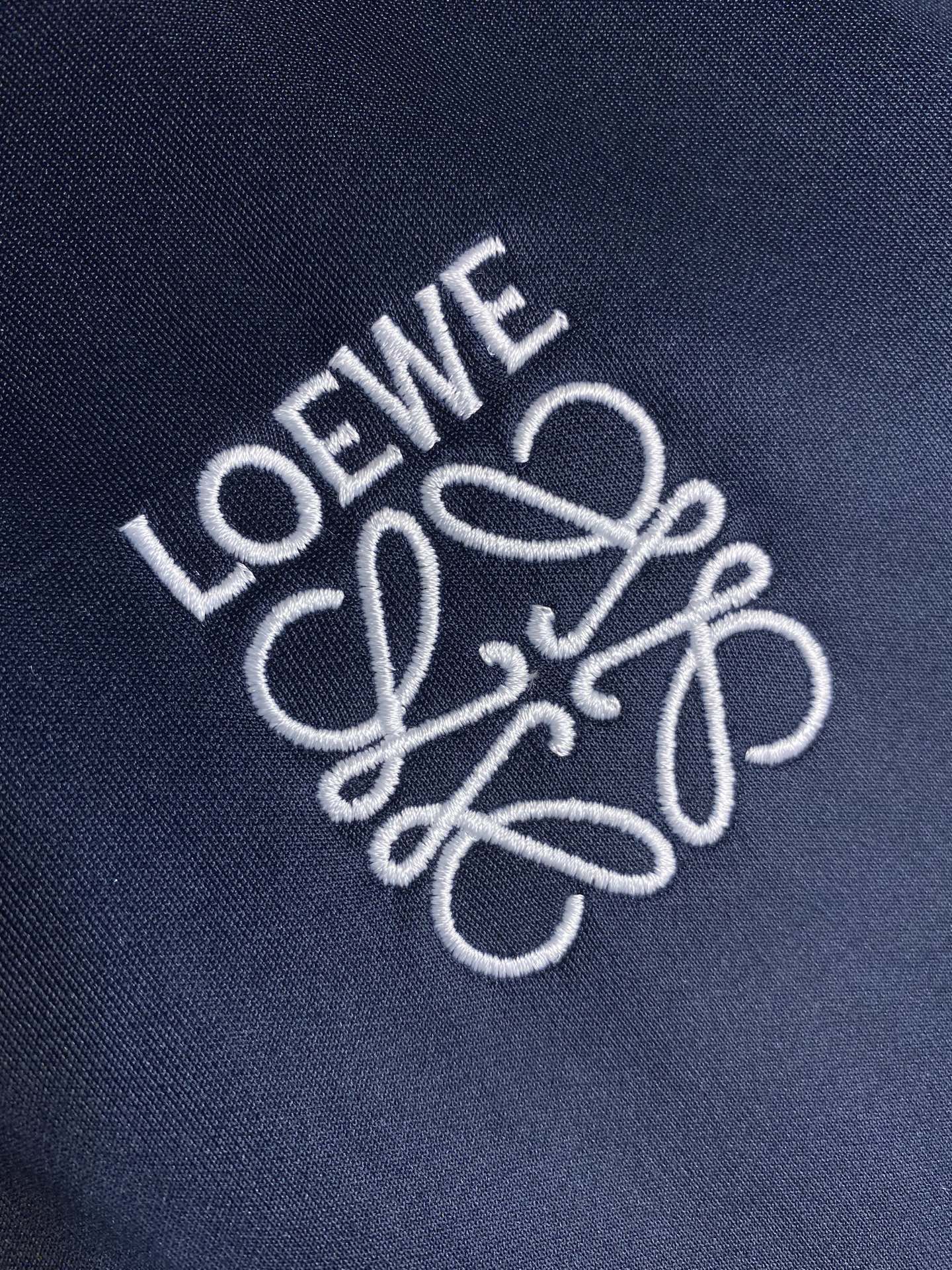 🌟🌟Loewe、蓝校服套装•外套⚠️购买，轻盈科技平纹针织面料、胸前Anagram 刺绣点缀、衣袖饰有人