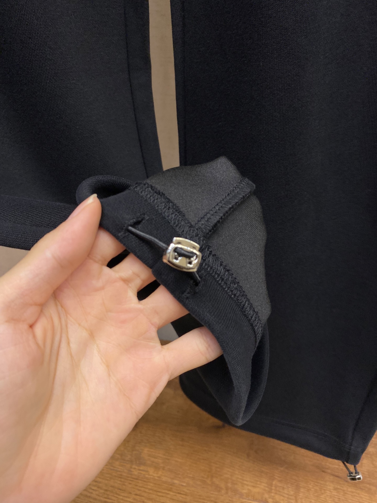 🌟🌟Balenciaga、男士休闲裤👍 最新款上身版型无敌正！绝对可以闭眼收的一款此款裤子非常百搭，弹力