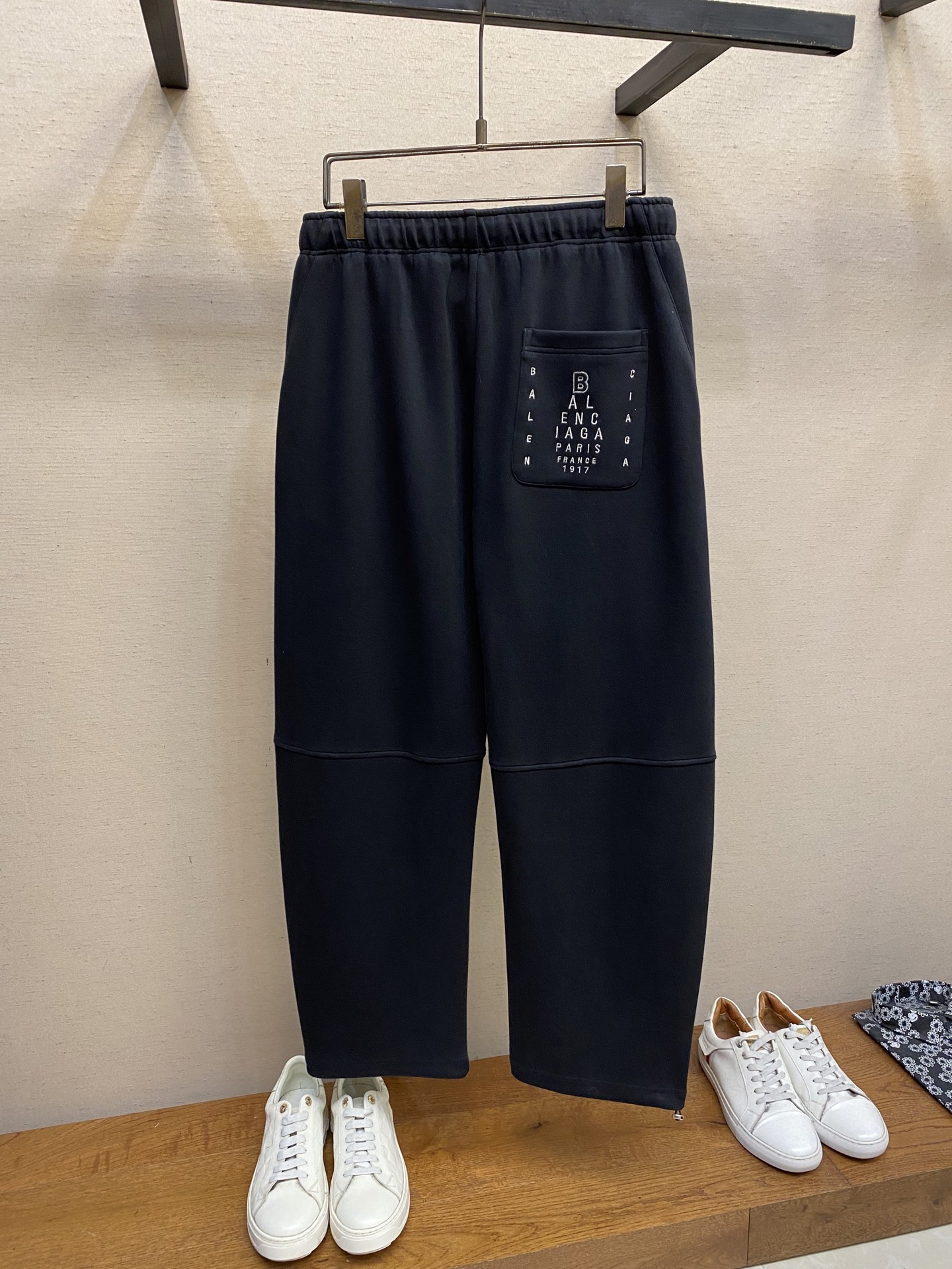 🌟🌟Balenciaga、男士休闲裤👍 最新款上身版型无敌正！绝对可以闭眼收的一款此款裤子非常百搭，弹力