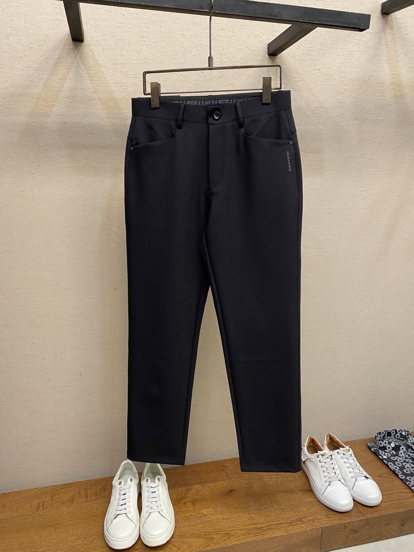 🌟🌟Zzegna，男士休闲裤👍 最新款上身版型无敌正！绝对可以闭眼收的一款此款裤子非常百搭，弹力腰围,日