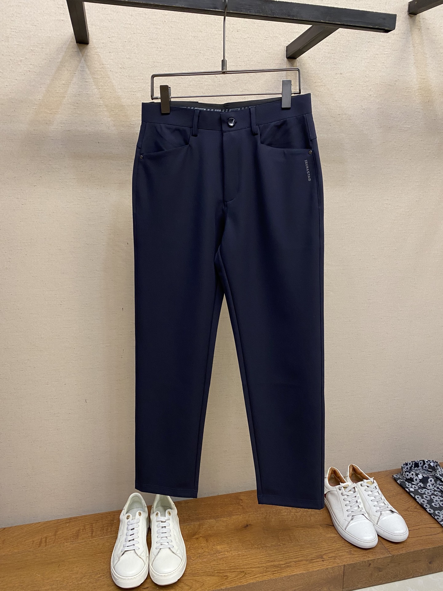 NO:521197,Zzegna, men's casual pants, the latest top-body style is invincible!  This pants are very versatile, elastic waist, and can be worn for daily work. They are a perfect combination of fashionable and casual and outdoor sports, so whether you wear them normally or outdoors, they are your best choice. Extreme comfort and quick sweating are the most popular key points, improving the comfort of wearing and suitable for aerobics and trail running conditions. This style is a running casual pants with an extremely wide range of applications, allowing you to naturally maintain a love for sports in summer, or you can wear them in casual life. Size M-3xl,,alexander wang19860909Zzegna,男士休闲裤 最新款上身版型无敌正！ 绝对可以闭眼收的一款 此款裤子非常百搭,弹力腰围,日常上班 户外运动都可以穿着,是时尚休闲与户外运动的完美结合,所以无论您平时穿或者户外穿都是您的最佳选择. 极致舒适和快速排汗是备受青睐的重点,提升穿着舒适度,适合有氧运动和越野跑条件下穿着,此款是一件适用范围极其广泛的跑步休闲裤,让你在夏天自然可以保持对运动热爱,也可以在休闲生活中穿着 尺码M-3xl,,alexander wang,Men's clothing