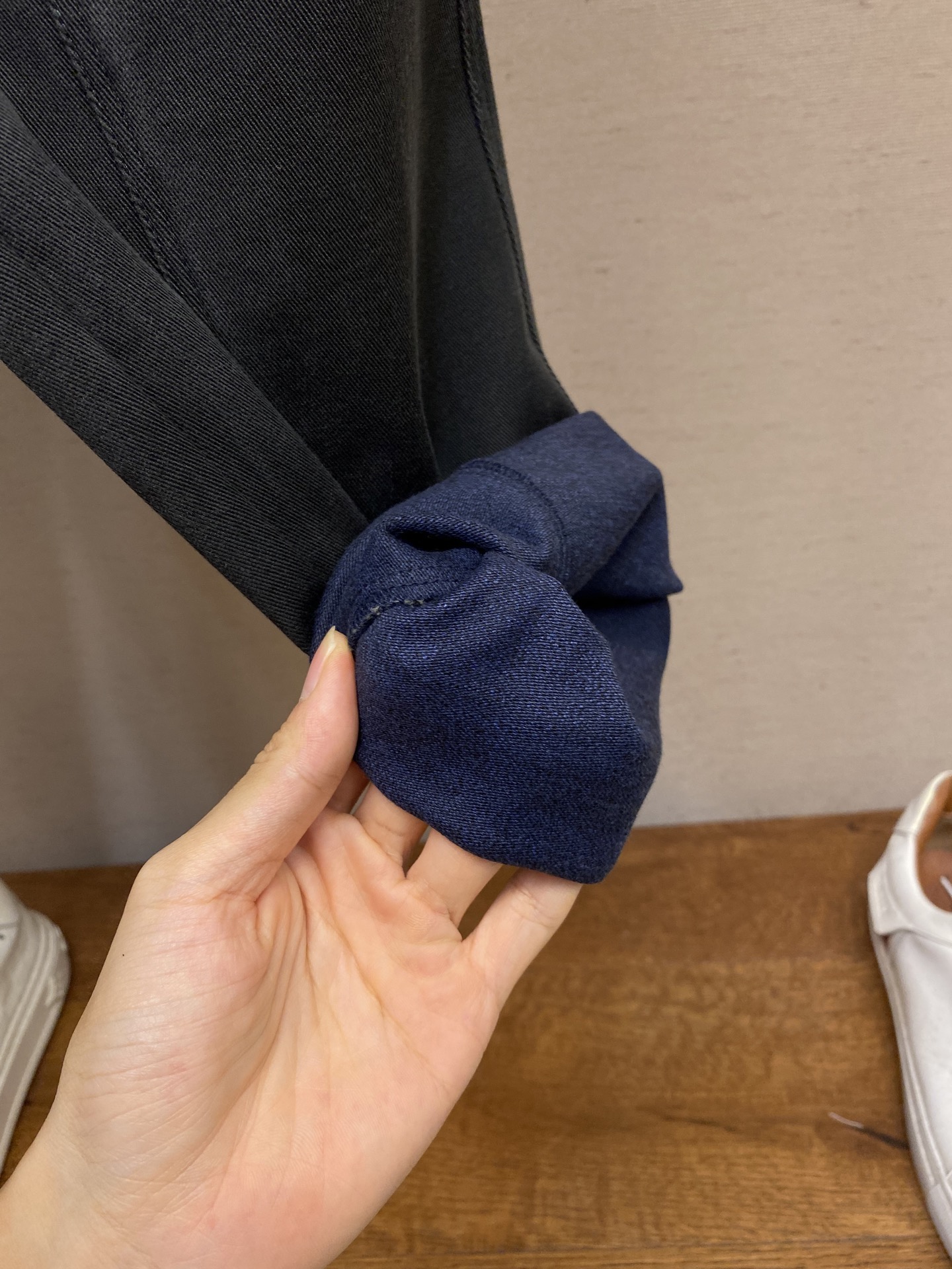 🌟🌟Dior，男士休闲裤👍 最新款上身版型无敌正！绝对可以闭眼收的一款此款裤子非常百搭，弹力腰围,日常上