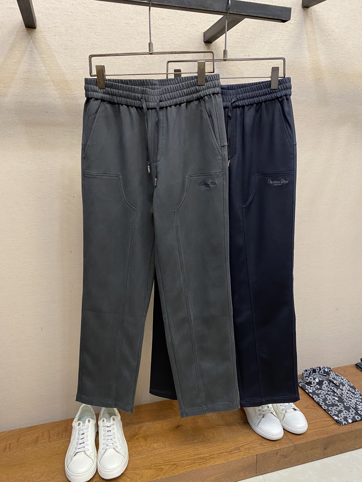 🌟🌟Dior，男士休闲裤👍 最新款上身版型无敌正！绝对可以闭眼收的一款此款裤子非常百搭，弹力腰围,日常上