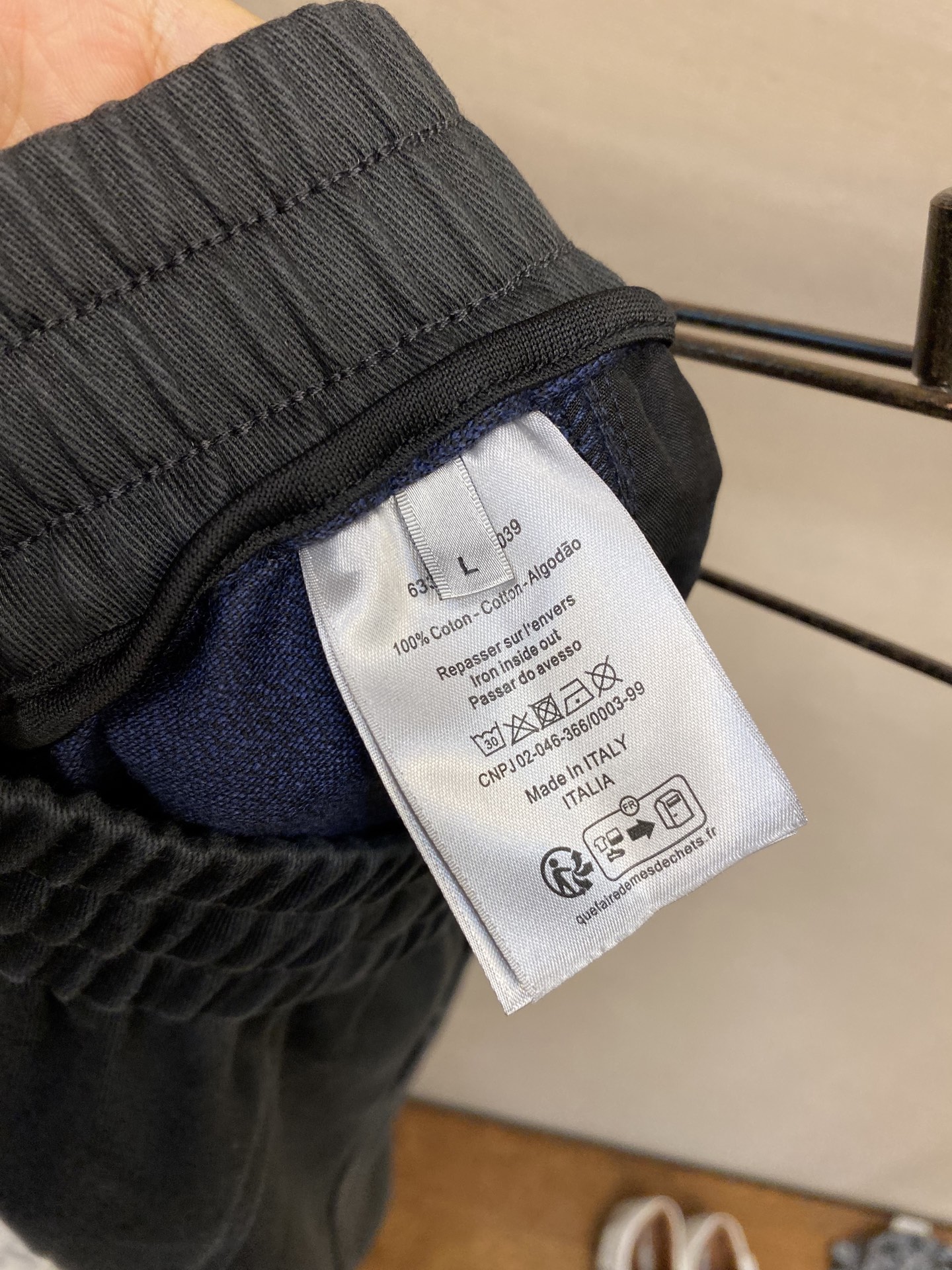 🌟🌟Dior，男士休闲裤👍 最新款上身版型无敌正！绝对可以闭眼收的一款此款裤子非常百搭，弹力腰围,日常上